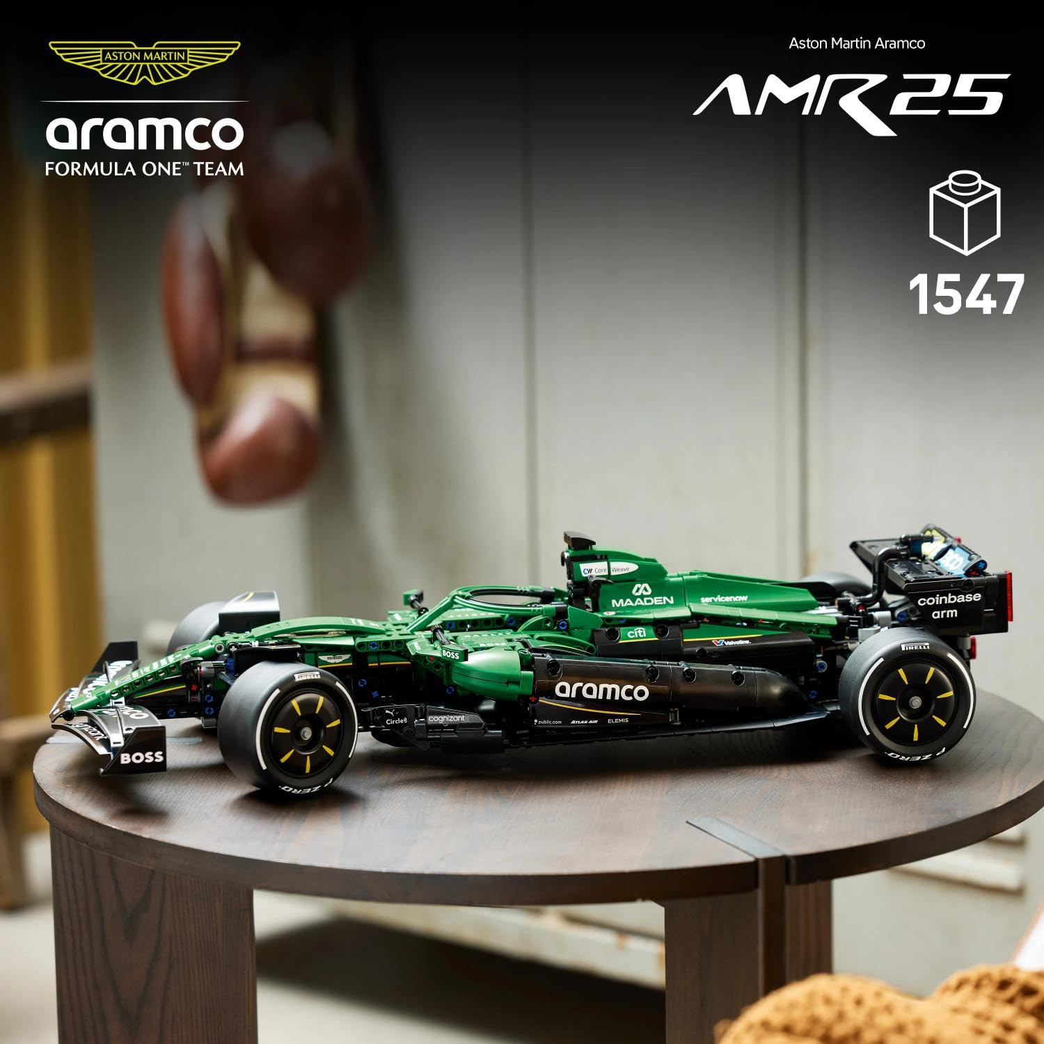LEGO Technic Auto F1 Aston Martin Aramco AMR24 - Kit di Modellismo per Adulti - Collezione Formula 1 con Motore V6, DRS e Sospensioni - Regalo per i Fan delle Corse e degli Sport Motoristici - 42240