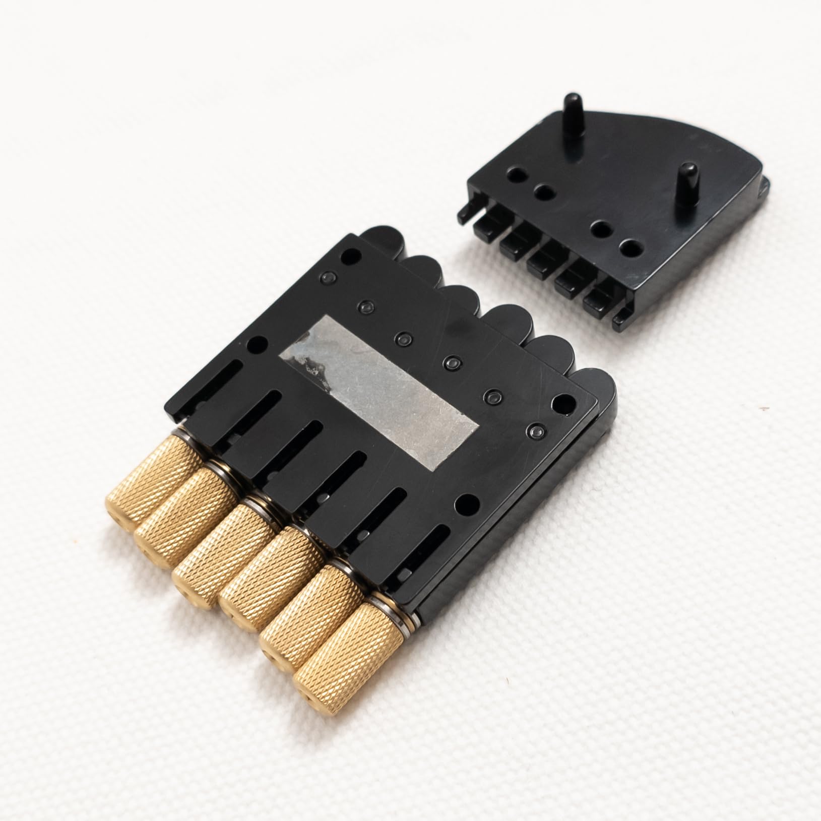 Juego de puente de guitarra sin cabeza de 6 cuerdas y tuercas de bloqueo, kit de repuesto de hardware de puente fijo con sillines ajustables, negro o cromado, compatible con guitarras eléctricas