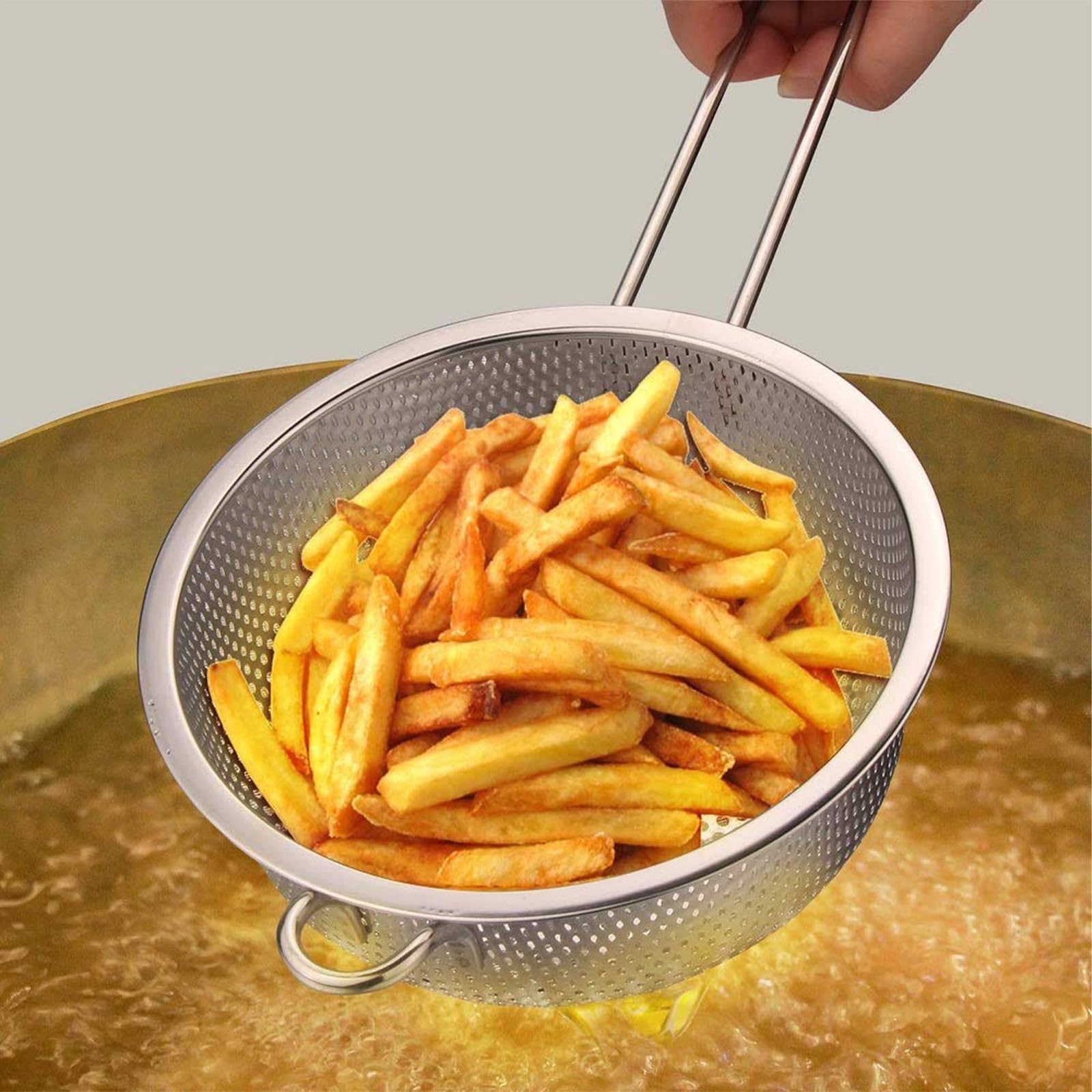 Scolapasta in acciaio inox a maglie fini per filtrare e drenare efficacemente vari ingredienti
