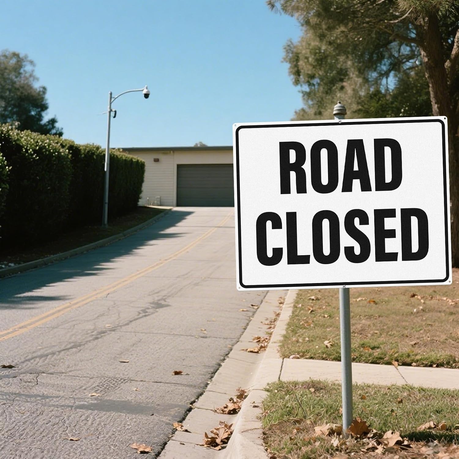 Large Road Closed Sign 24 x 30 Inch Reflective Aluminum Traffic Safety Sign Rust-Free Waterproof Fade-Resistant Road Construction Warning Signs for Streets Work Zones Parking Lots