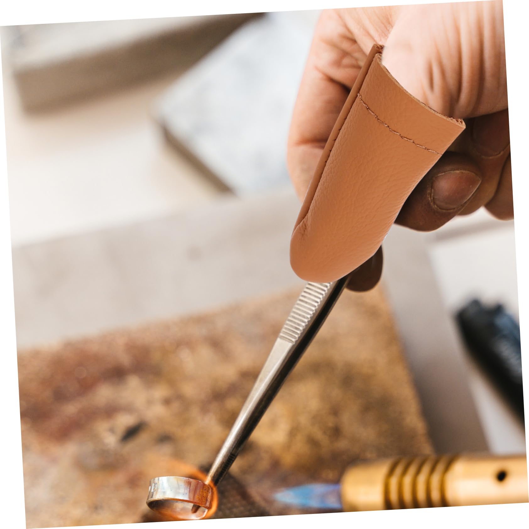 DOITOOL DIY Craft Helper 2pcs Leather Finger Guards Hand Protector for Sewing Embroidery Needle Felting Random Color