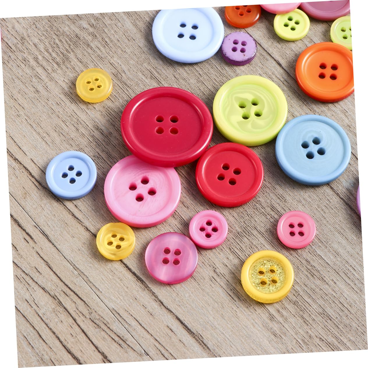 Runde Kunstharzknöpfe 600 Stück mit 2 und 4 Löchern | Bastelarbeiten und Scrapbooking, Wasserfest, Glatte Oberfläche, Mischgröße 1 bis 3cm