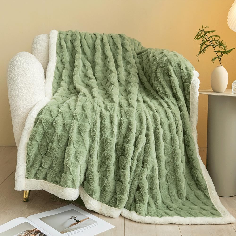 GAWEKIQE Faux Fur Green Throw Blanket Double Sided Fur