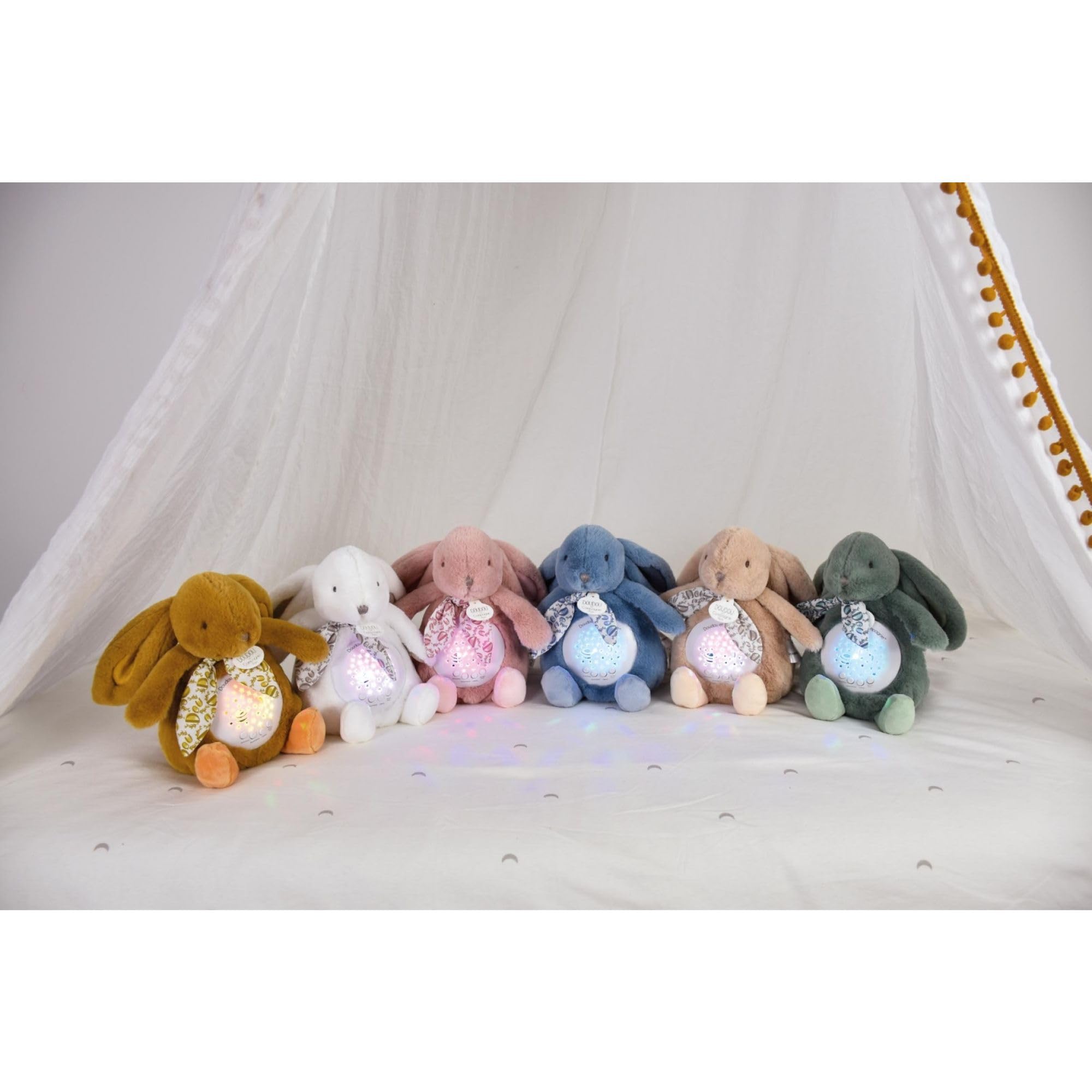DOUDOU AND COMPAGNIE - Muzyczna lampka nocna z białym królikiem z projekcją gwiazd - Pluszowa przytulanka z melodiami i kojącymi światłami - Baby Night Mate - Pomysł na prezent z okazji narodzin