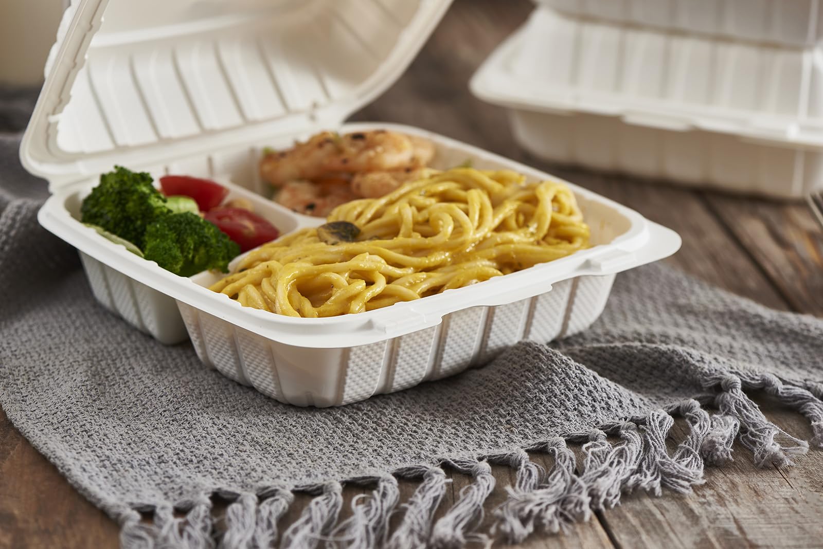 Jaluxing Paquete de 50 recipientes de plástico con bisagras de 8 x 8 pulgadas, 3 compartimentos, para llevar, para restaurante, preparación de comidas, catering, contenedor con bisagras