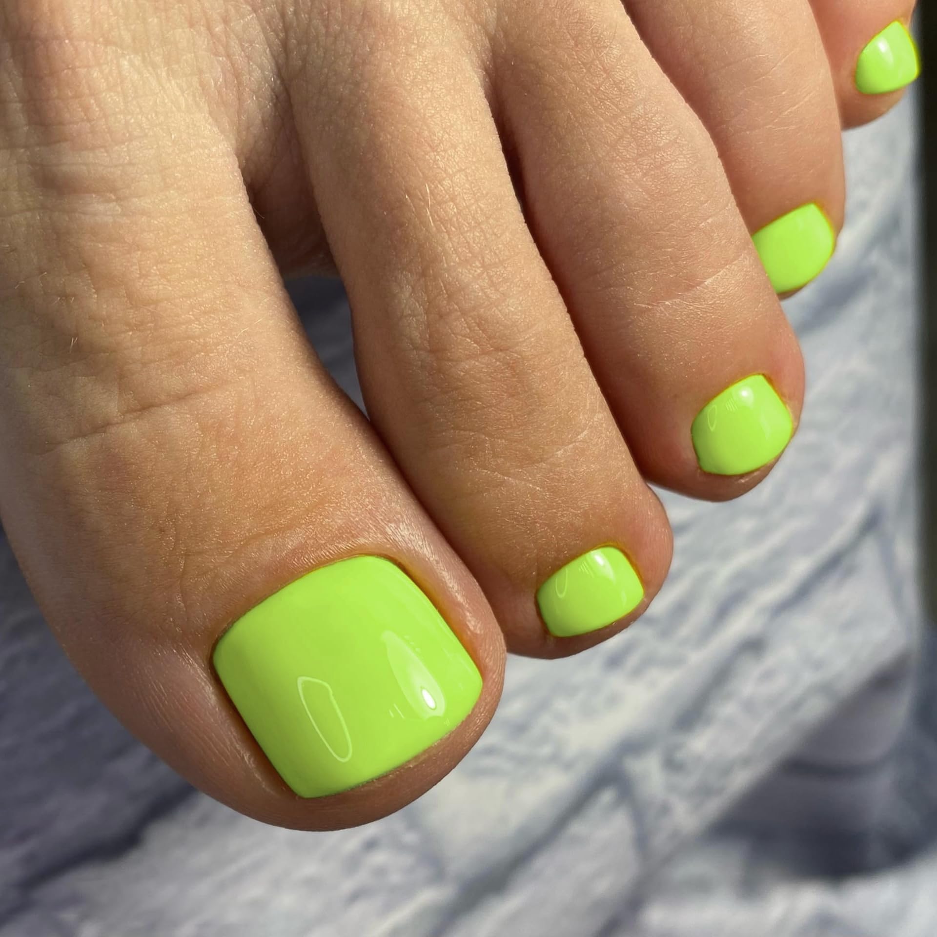 KQueenest Neon Green Toe Nails False Short Square, Glossy Gel Fake Toe Nails, Pure Color Press on Toes Nail - Image 3