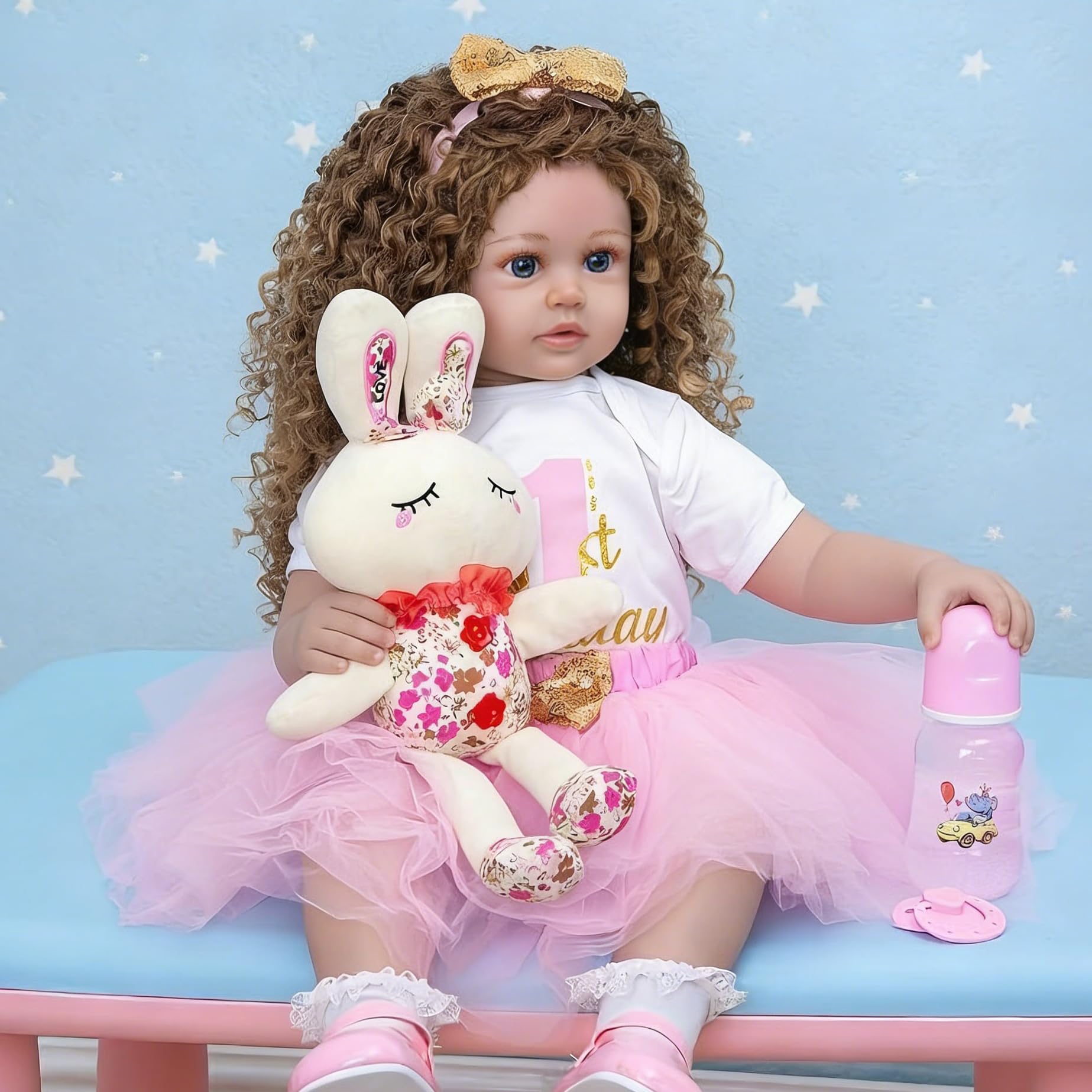 61 cm große echte Babygröße, Reborn-Kleinkind-Mädchenpuppe, verwurzeltes braunes lockiges Haar, weiche Vinyl-Gliedmaßen und Stoffkörper, lebensechte Reborn-Baby-Puppe, die echt lebensecht aussieht