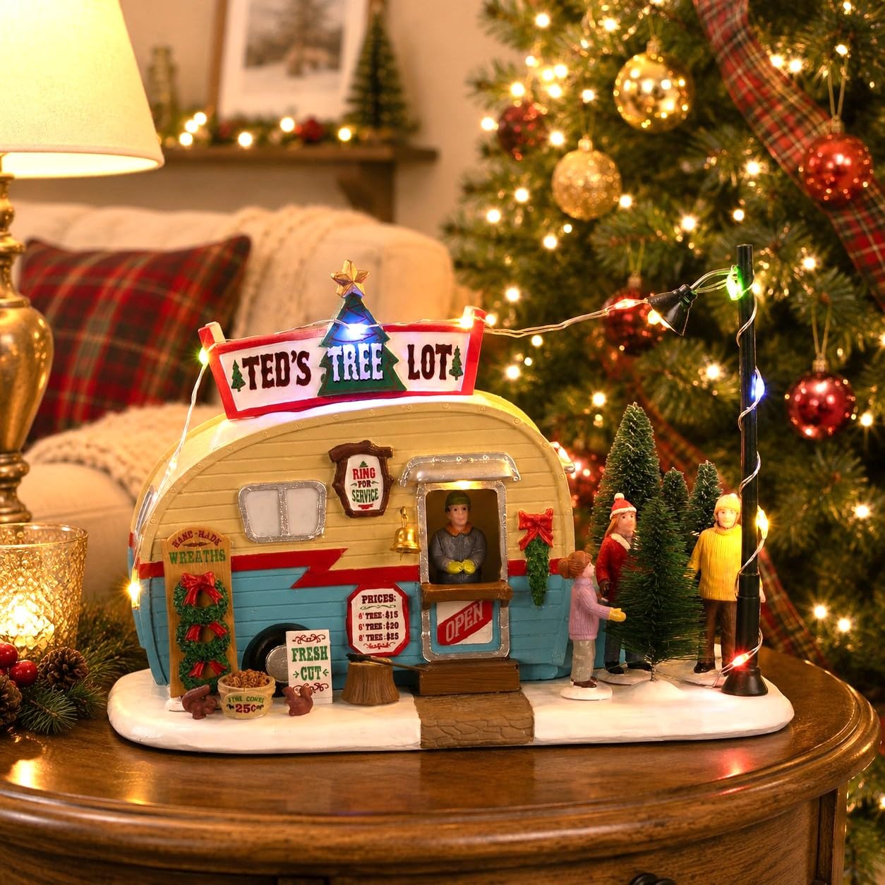Lemax - Miniaturhaus, Ted's Tree Lot, B/o (4.5v), Innenbereich, Weihnachten, Batteriebetrieben, Polyresin, Familienspielzeug