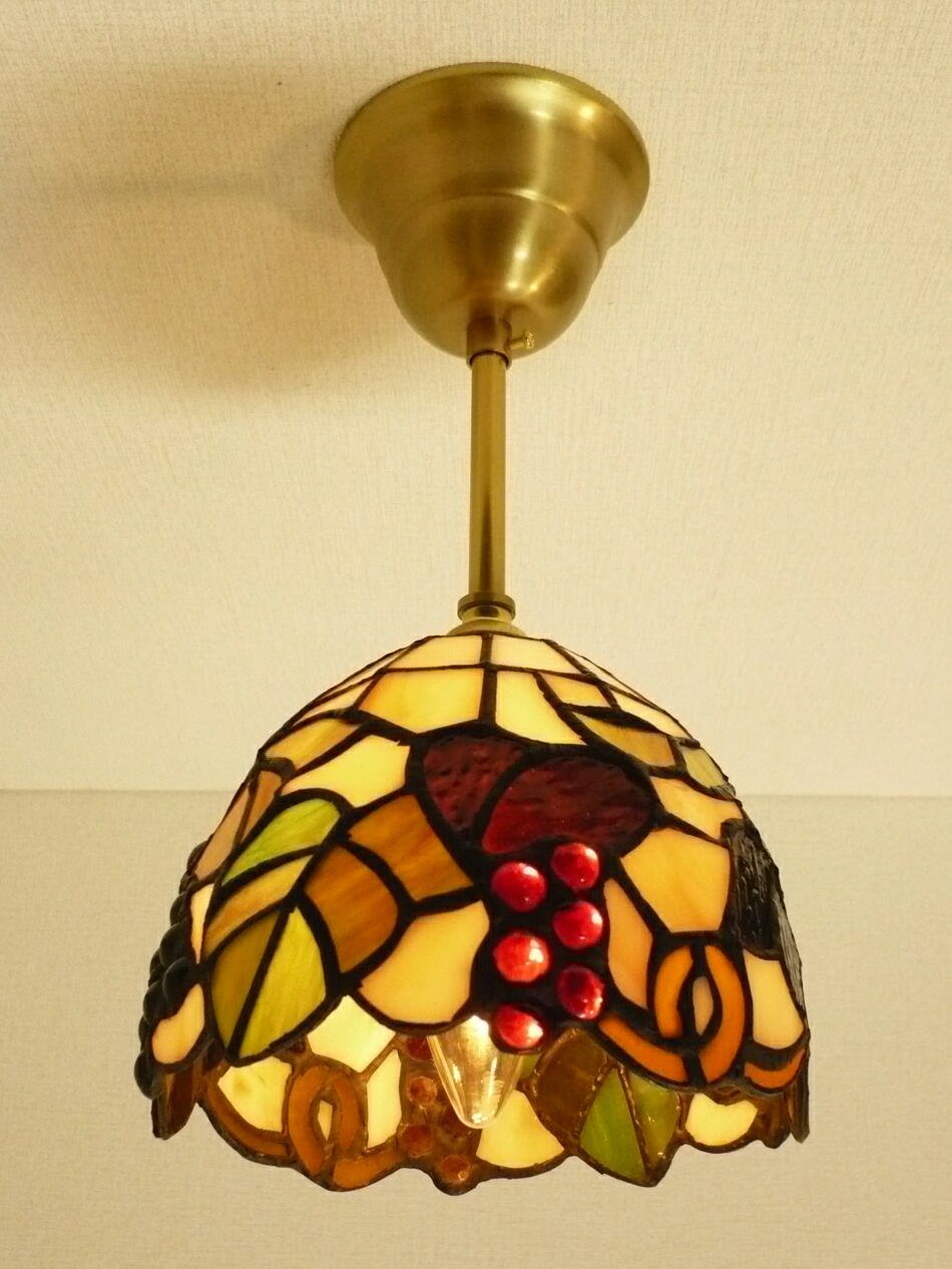 ブドウ装飾のシーリングライト ブドウ装飾のシーリングライト