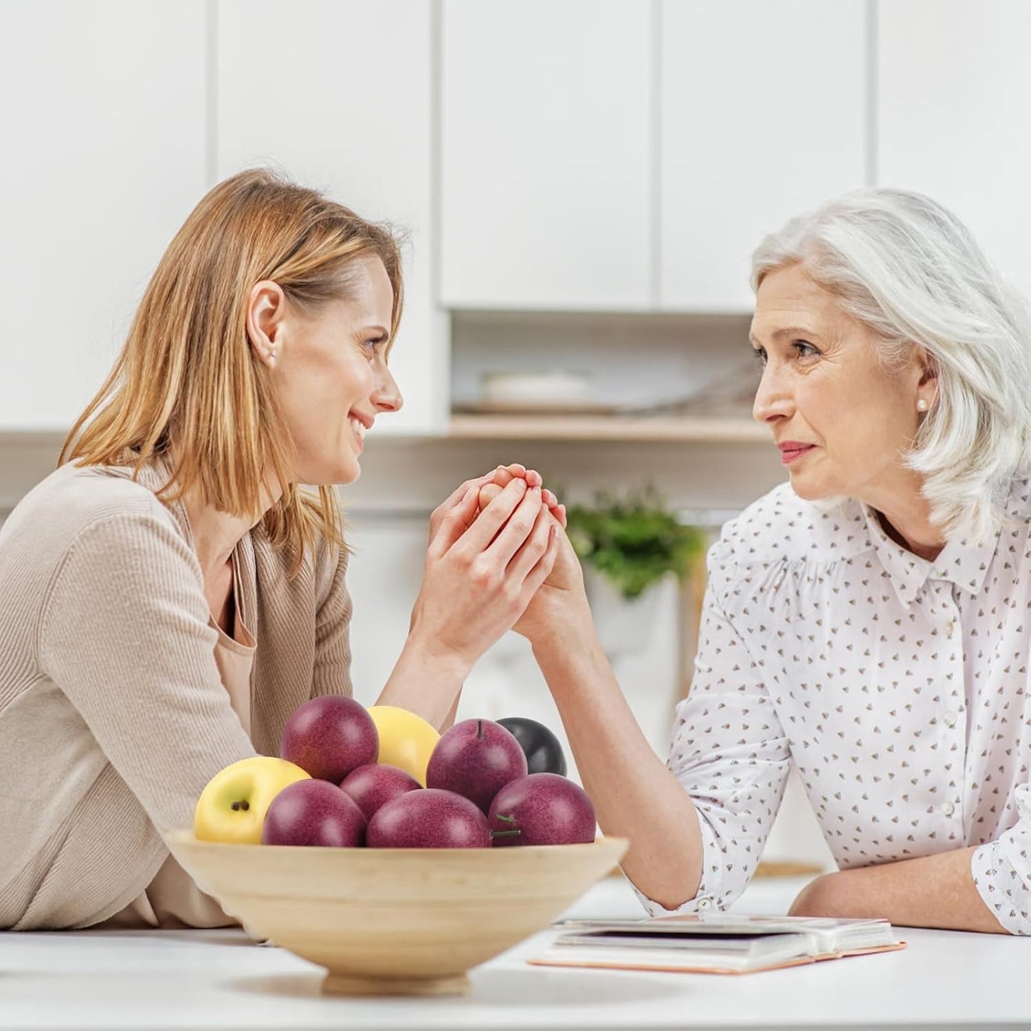 Plastic Fruits for Decoration Artificial Passion Fruit, 8 Pieces, Suitable for Home Kitchen Decoration Lifelike Simulation Fruits