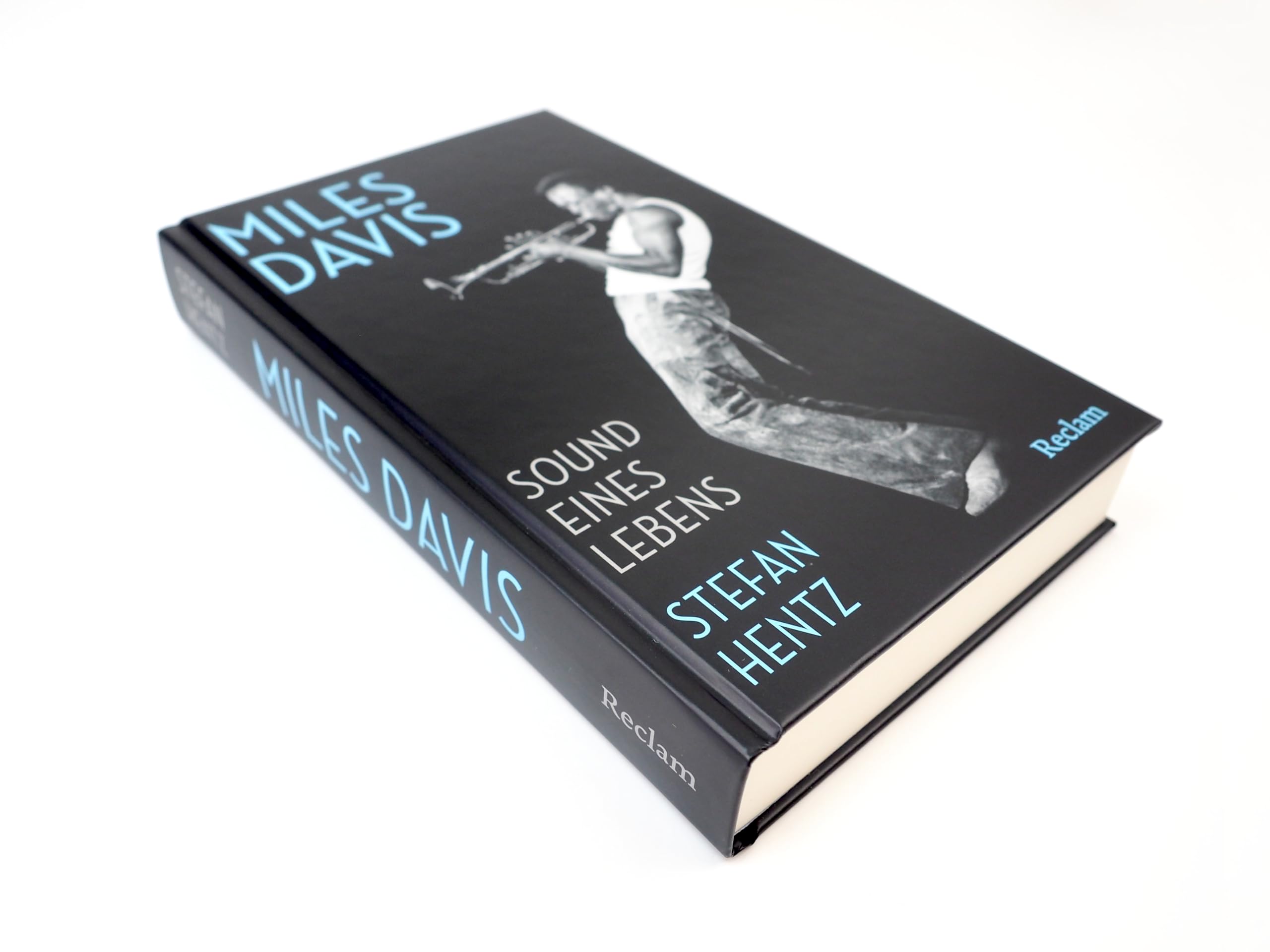 Miles Davis. Sound eines Lebens: Leben und Werk der Jazzlegende – Mit Fotos aus der berühmten Fotoserie »A Day in the Life of Miles Davis« von Glen Craig