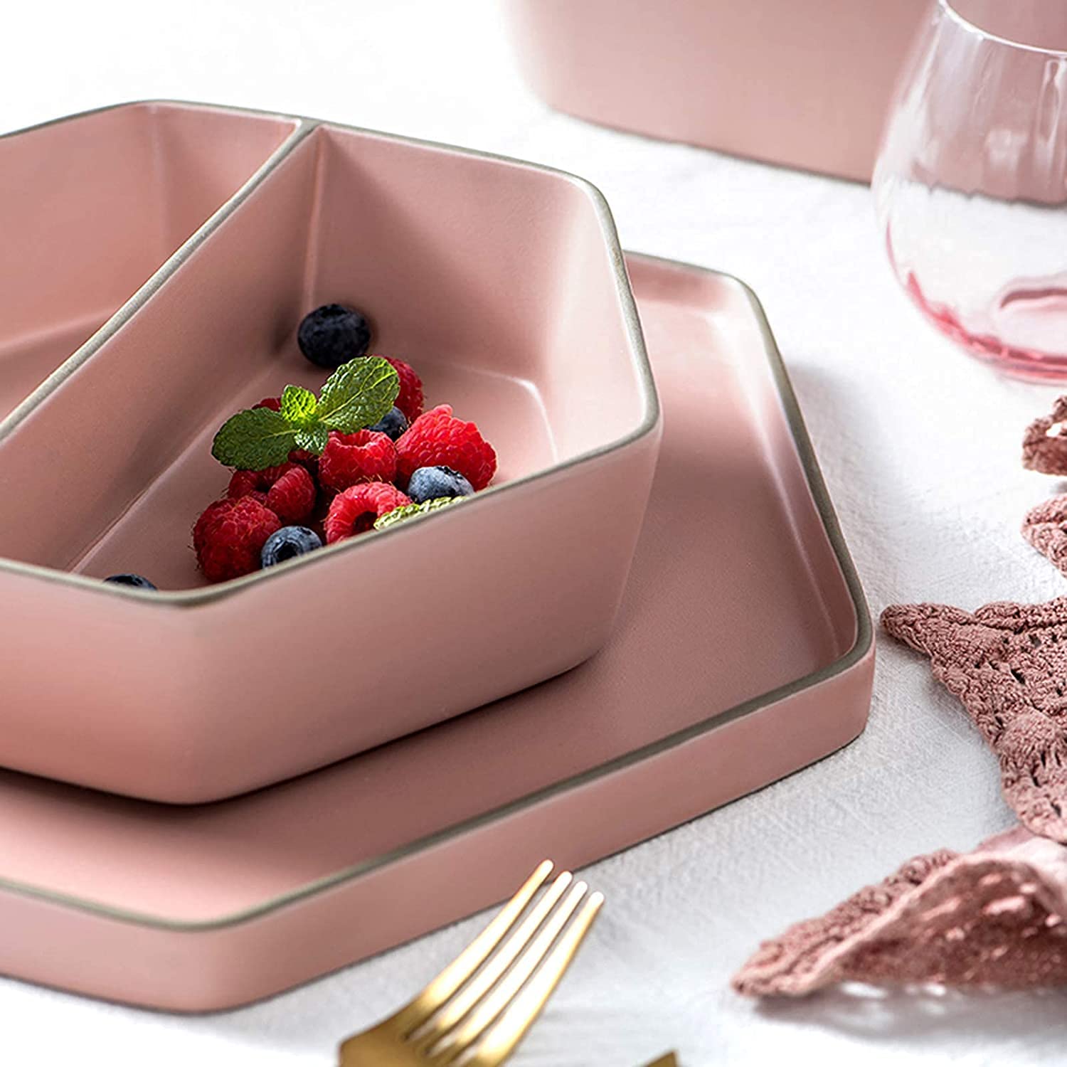 Różowa porcelanowa zastawa stołowa – 22-częściowy talerz i miski w stylu nordyckim – elegancka ceramiczna zastawa stołowa na wesela, przyjęcia i pomysł na codzienne użytkowanie