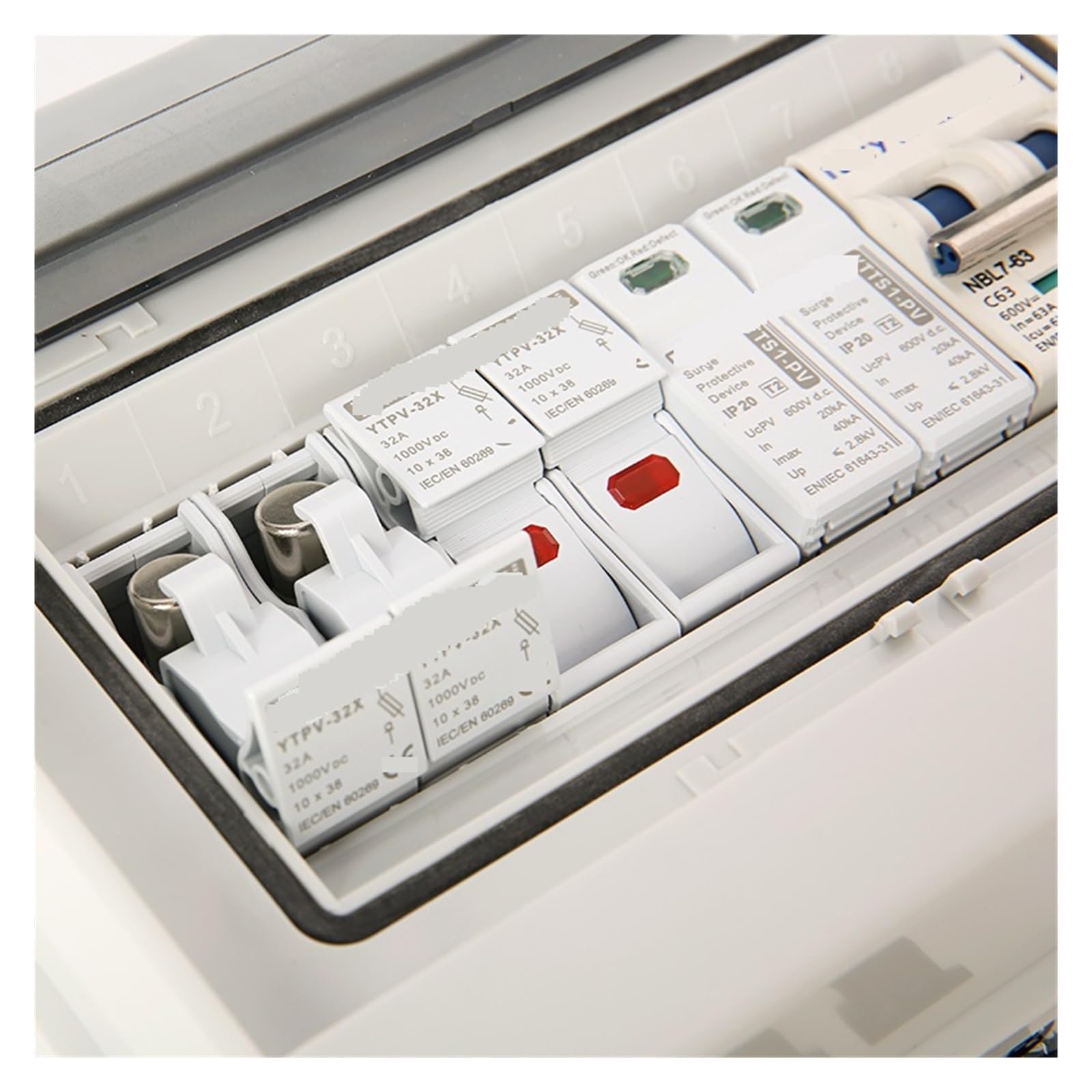 Solarumrichter-Box Solar Photovoltaik PV Combiner Box mit Schutz 2 Eingang 1 Ausgang DC 600 V Sicherung MCB SPD Box IP65