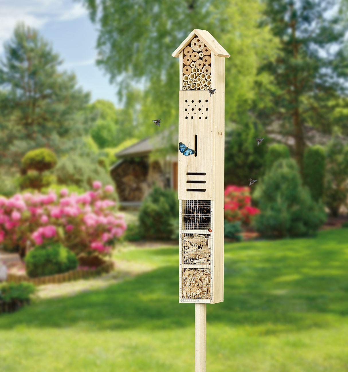 Royal Gardineer Holz-Insektenhotel: 2er-Set Insektenhotels Flip mit Erdspieß, 160 cm (auf Holzstab, zum aufstellen, Kinder)