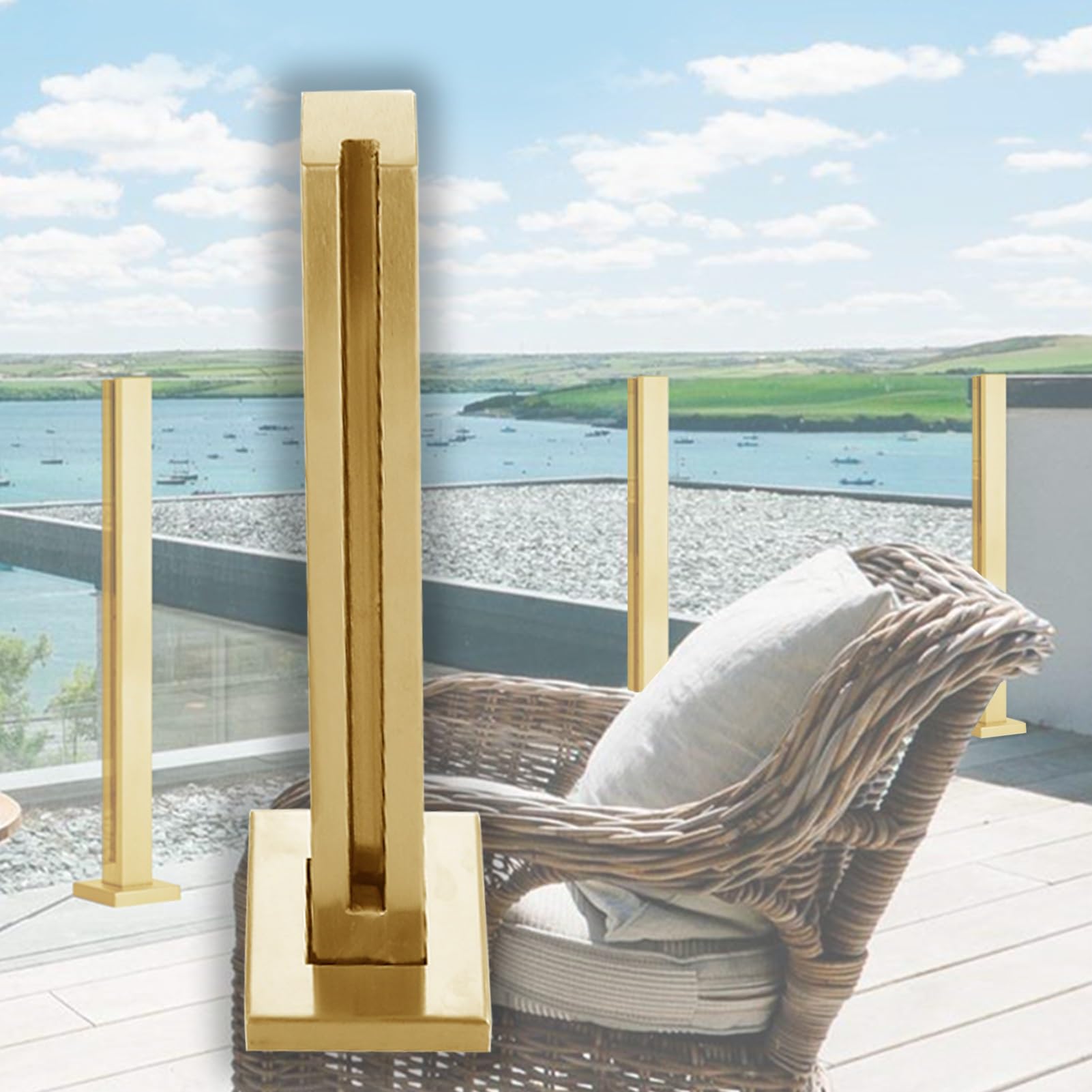 Poteau de garde-corps en verre doré pour sécuriser votre terrasse panoramique avec élégance