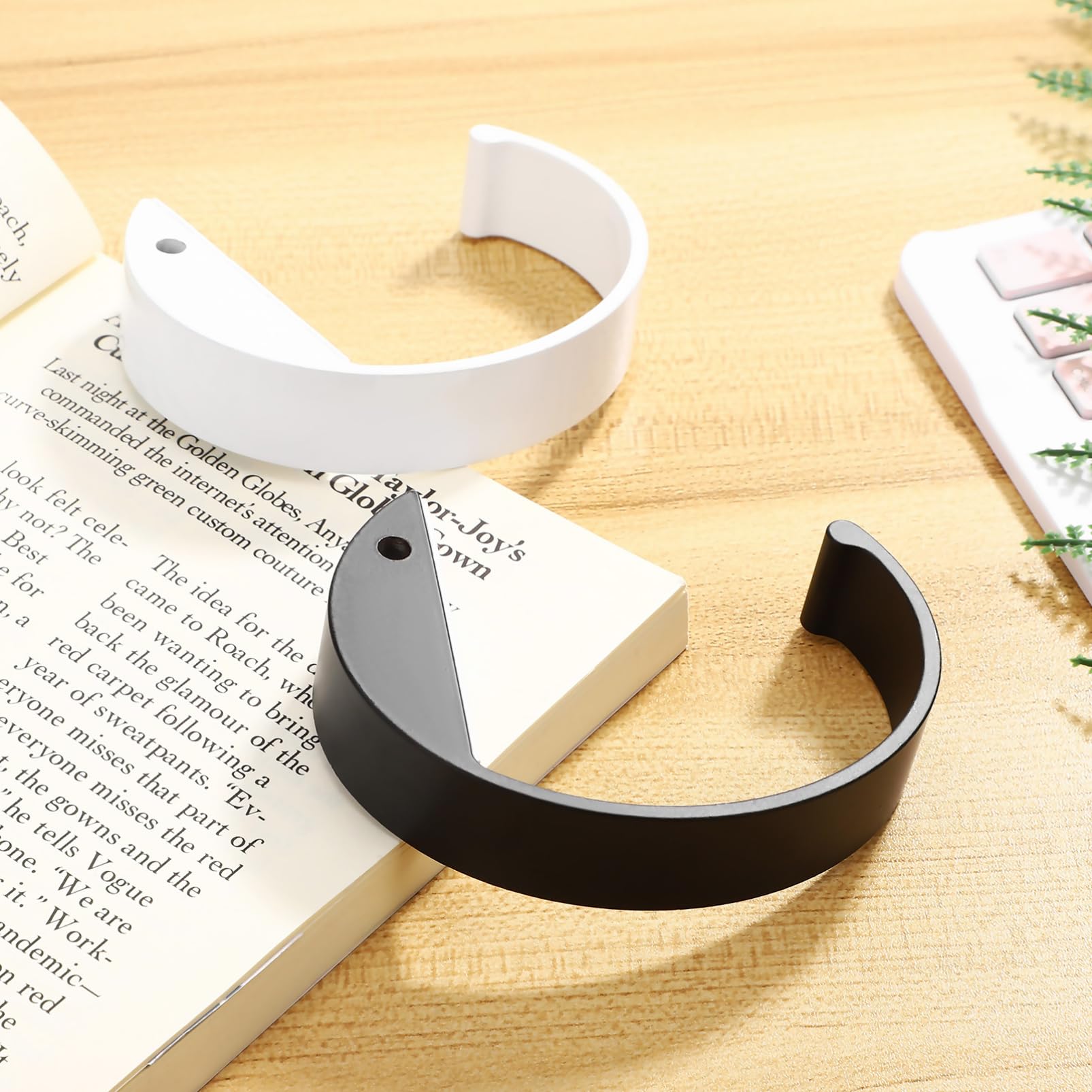 Ipetboom 2Pcs Portable Purse Hanger Hook Lightweight Desk Handbag Hooks for Tables Effortless Installation Safe Clean Design for Home Office Travel