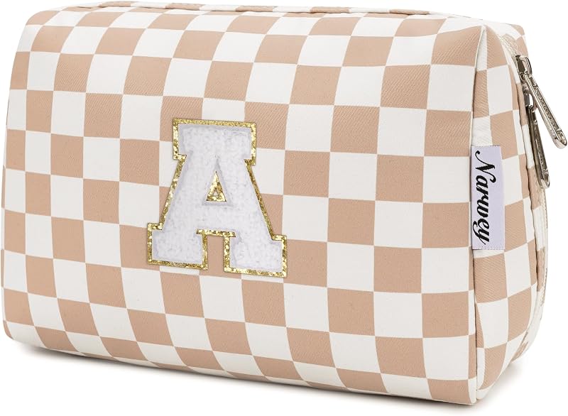Necessaire de maquiagem Narwey com inicial, estampa xadrez Light Checkerboard e compartimentos