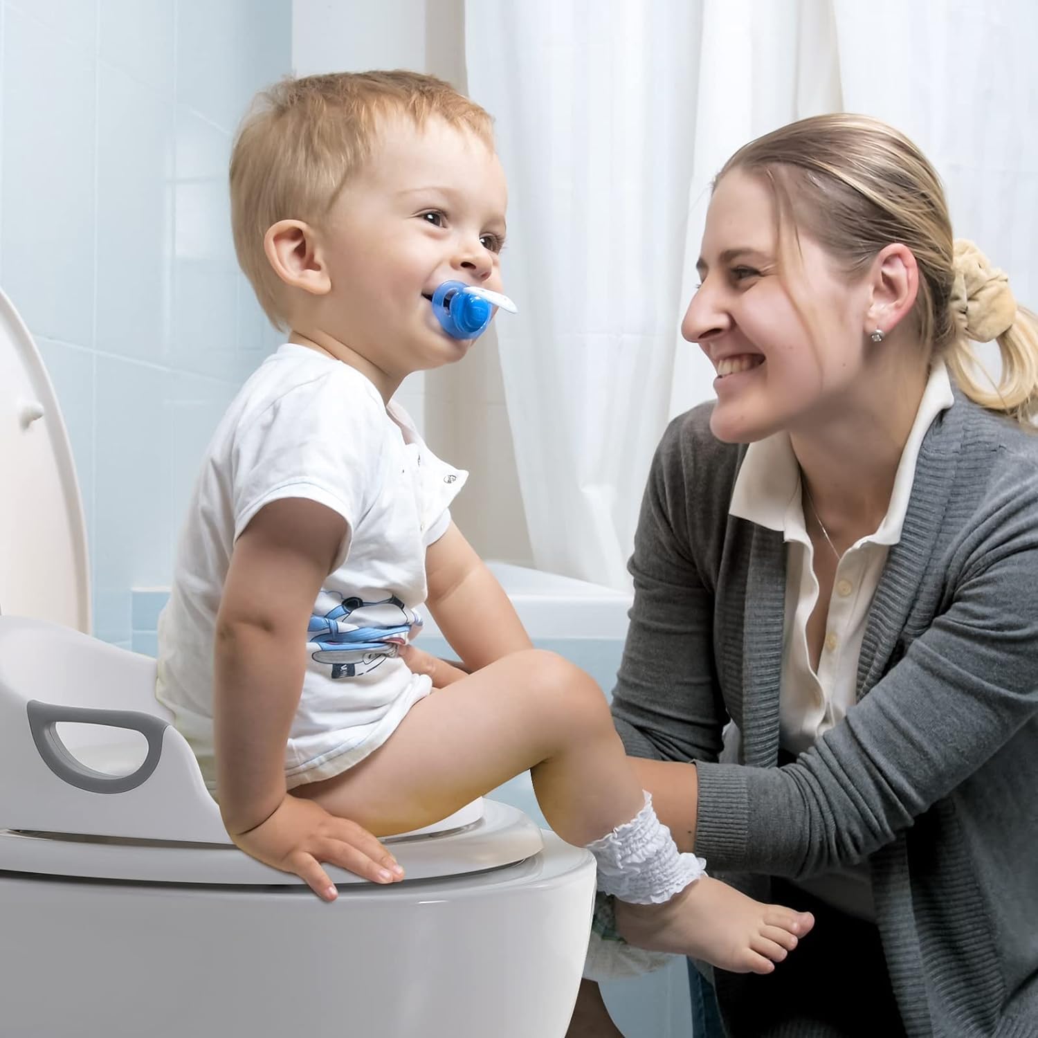 MAMIZO Riduttore WC Bambini, Riduttore WC Bambini Portatile, Riduttore Water Bambini con Paraspruzzi e 2PCS Maniglia per l'uso su WC rotondi e Ovali, Adatto a Bambini 1-7 Anni, Bianco