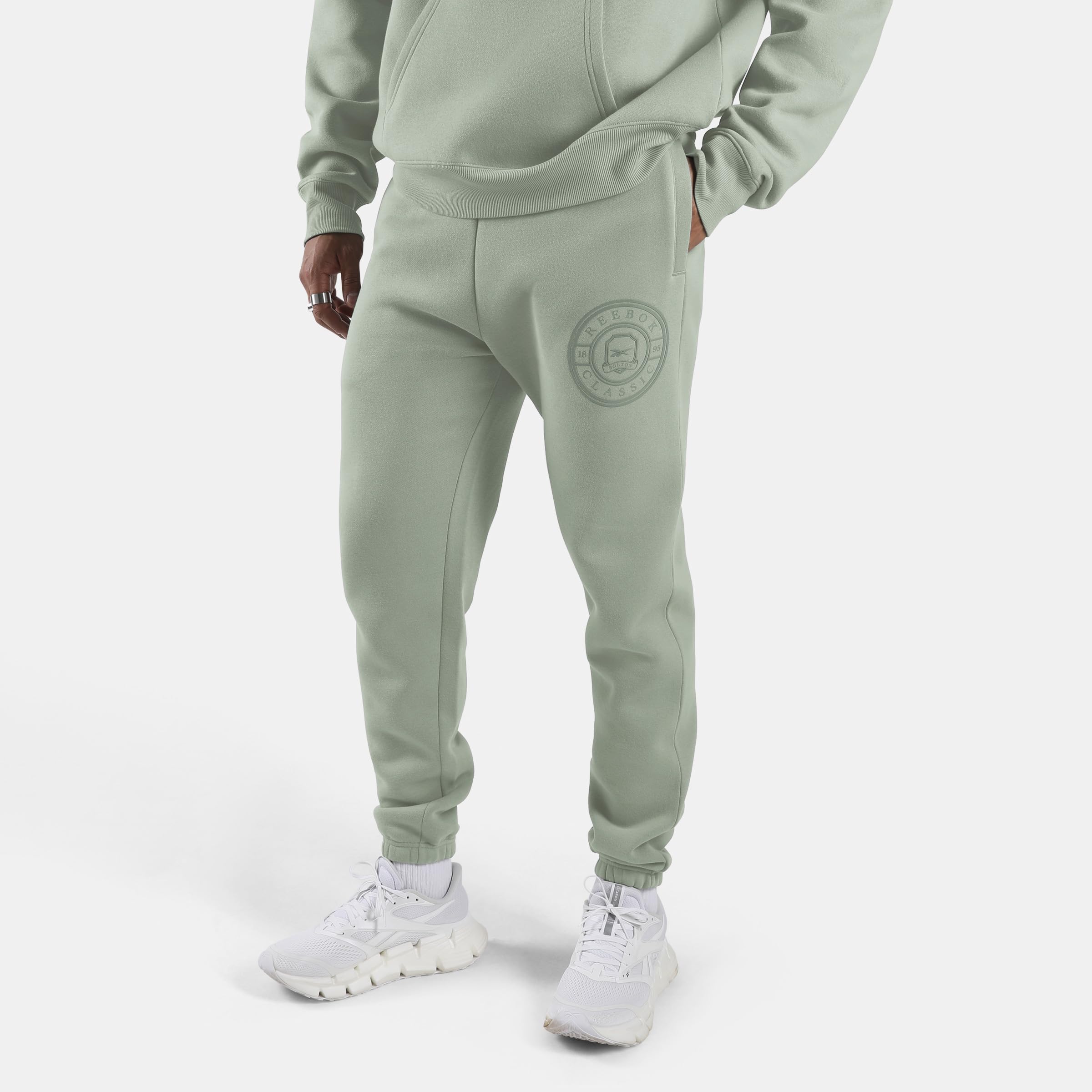 Reebok - Crest Jogger Pant, Man  Light Fog Men's Small