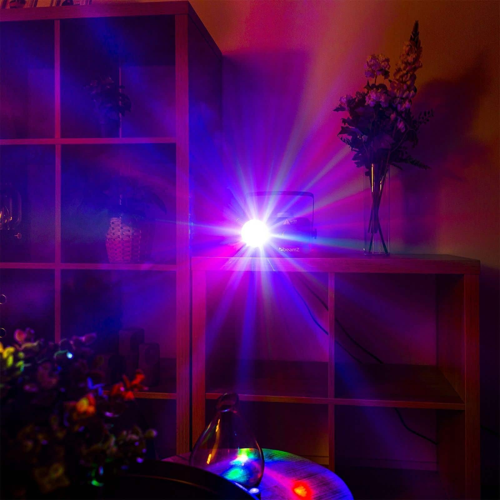 Beamz S-700-JB - Máquina de humo de 700W con efecto de iluminación Jelly Ball RGB, mando a distancia con cable e inalámbrico, deposito de 0,4L (incluye liquido humo) 3 leds de 3W RGB