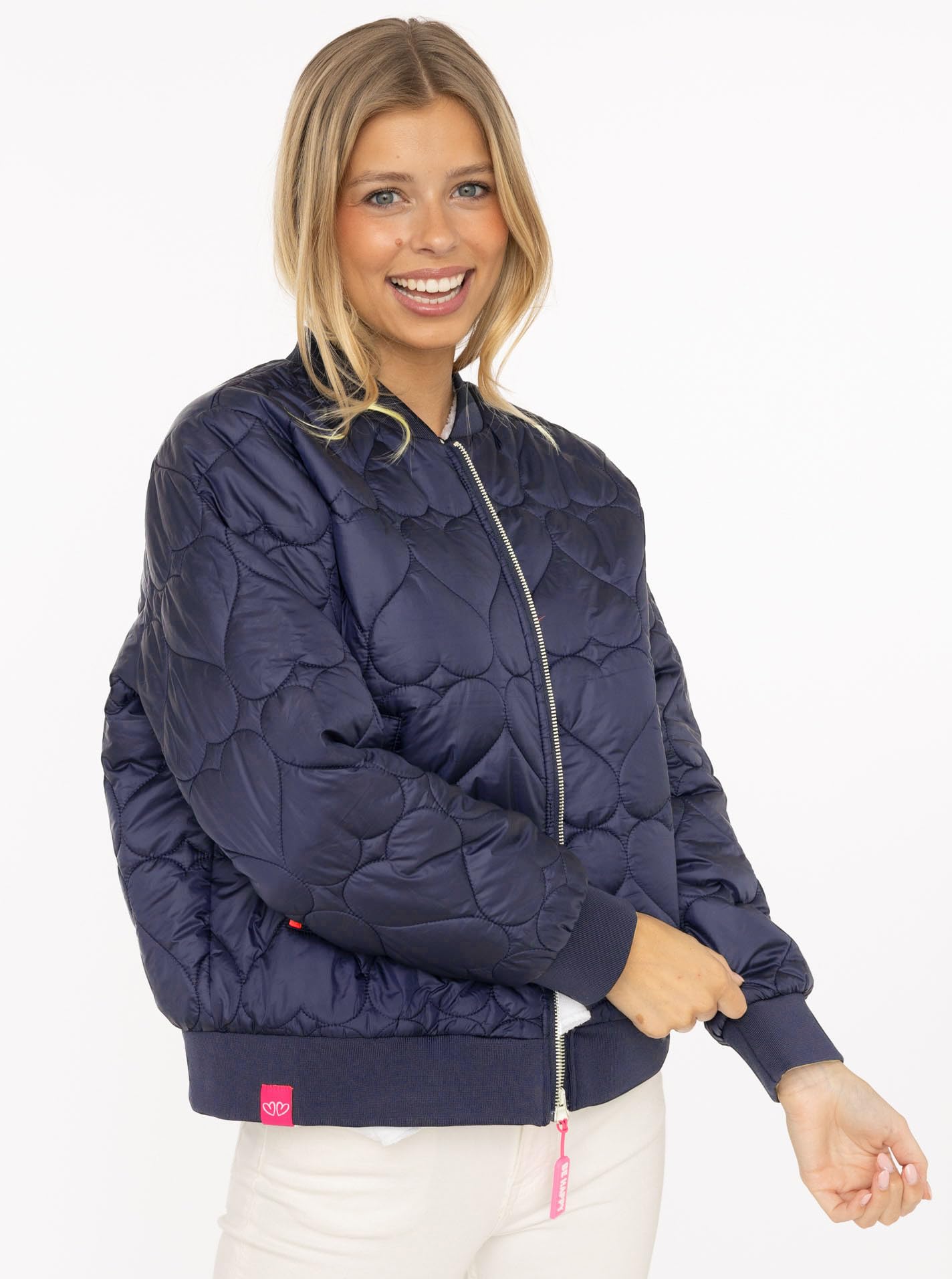 Zwillingsherz Damen Steppjacke mit Herzmuster – Leichte Bomberjacke – Kurze Übergangsjacke für Frühling & Herbst – Komfortable Outdoorjacke mit Reißverschluss – Stylische Jacke für Alltag & Freizeit