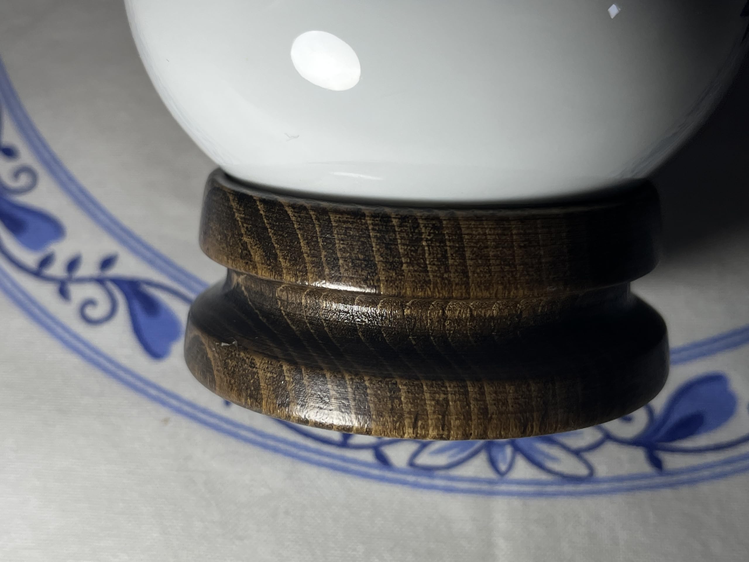 Vintage, Zwiebelmuster Porzellan Salzmühle, ist noch funktionsfähig.