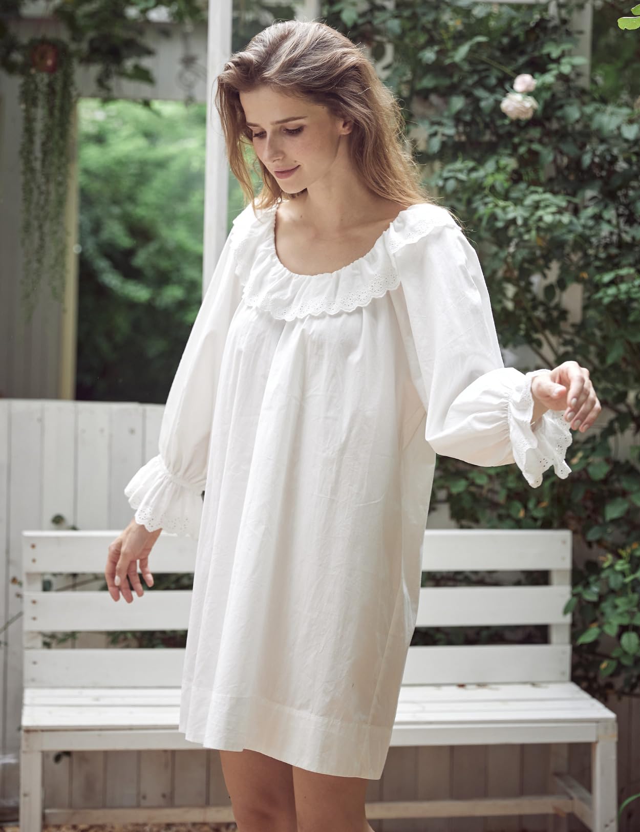 BEAUTELICATE Camisón de Algodón Victoriano Manga Larga Vintage Nightgown con Puños de Encaje y Cuello de Volantes Blanco