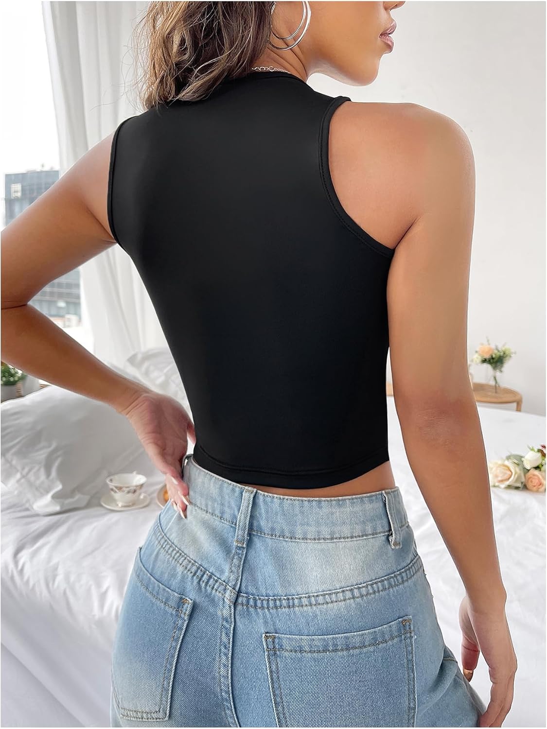 WDIRARA Women's Cut Out Round Neck Sleeveless Crop Tank Top Y2k Sexy Tops - Image 2