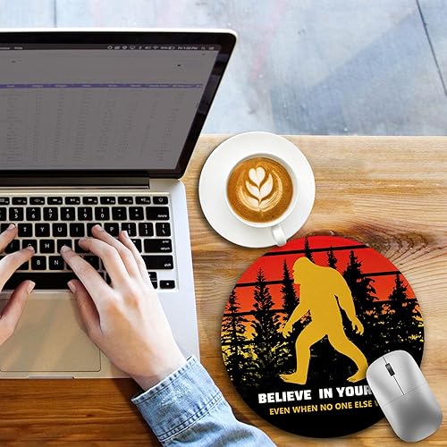 Miniatura 3 de Sasquatch Bigfoot Alfombrilla de Ratón Divertida, Alfombrillas de Ratón Redondas Pequeñas para Escritorio, Mini Alfombrilla de Ratón de Viaje Retro