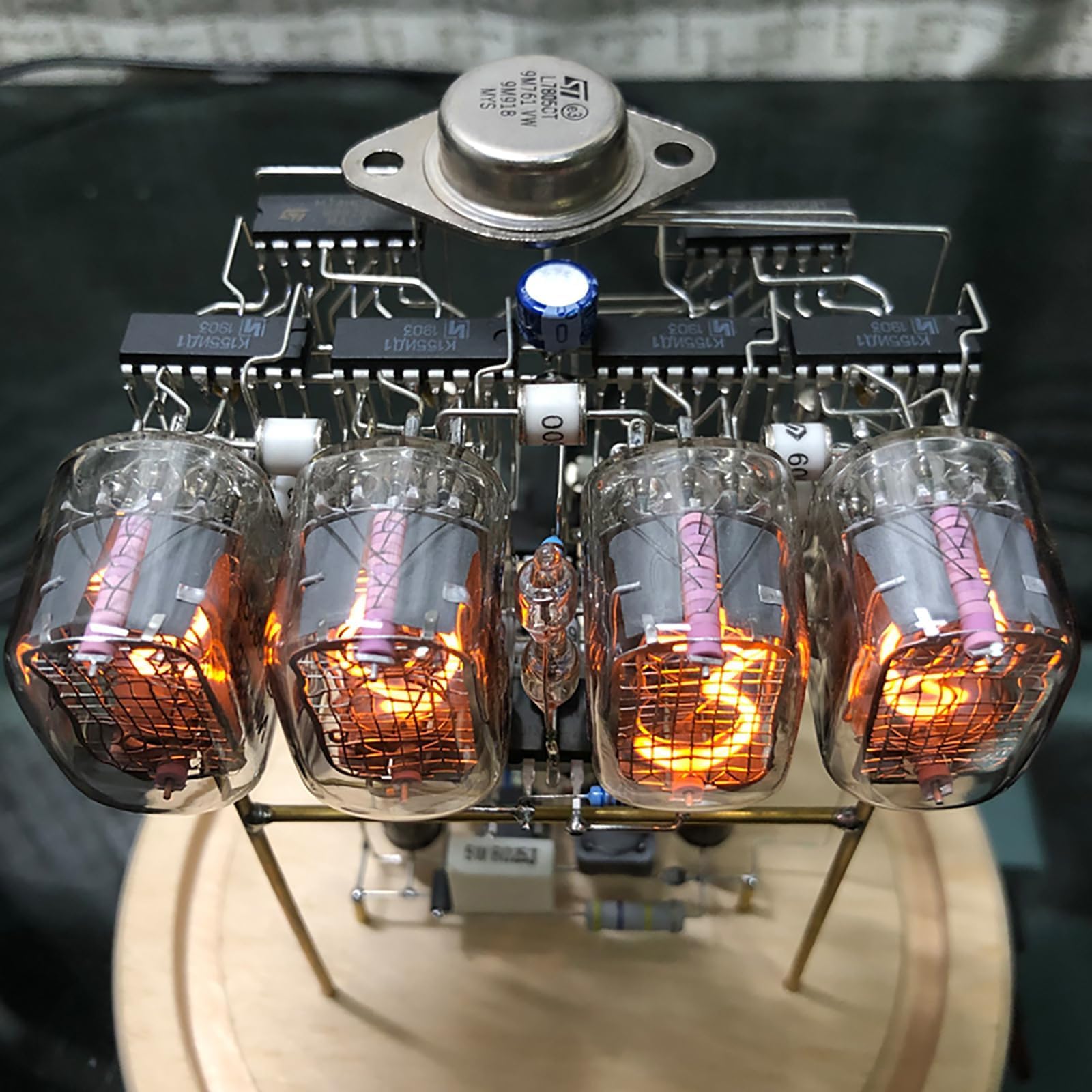 Nixie Kit horloge à tube à monter soi-même, horloge numérique rétro avec tubes à vide et couvercle anti-poussière en verre, base en noyer, assemblage nécessaire