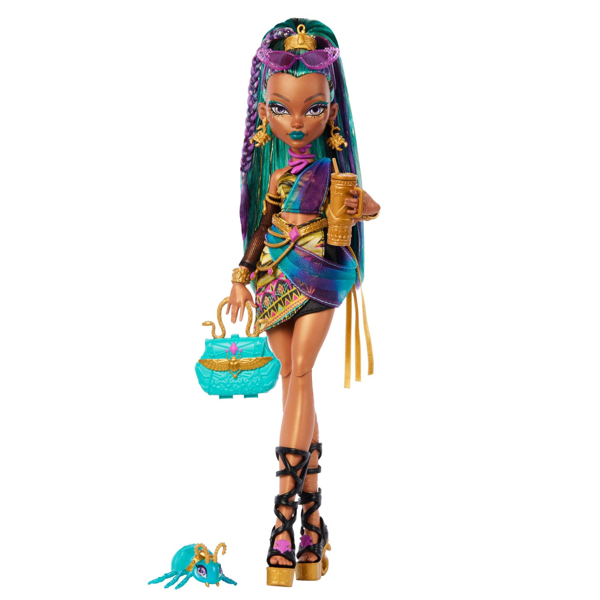 Monster High - Nefera De Nile, Bambola con Abito da Mummia Regale, Amico Scarabeo Lavish e 7 Accessori Inclusi, Borsetta, Occhiali da Sole e Bevanda, Giocattolo per Bambini, 4+ Anni, JDR48