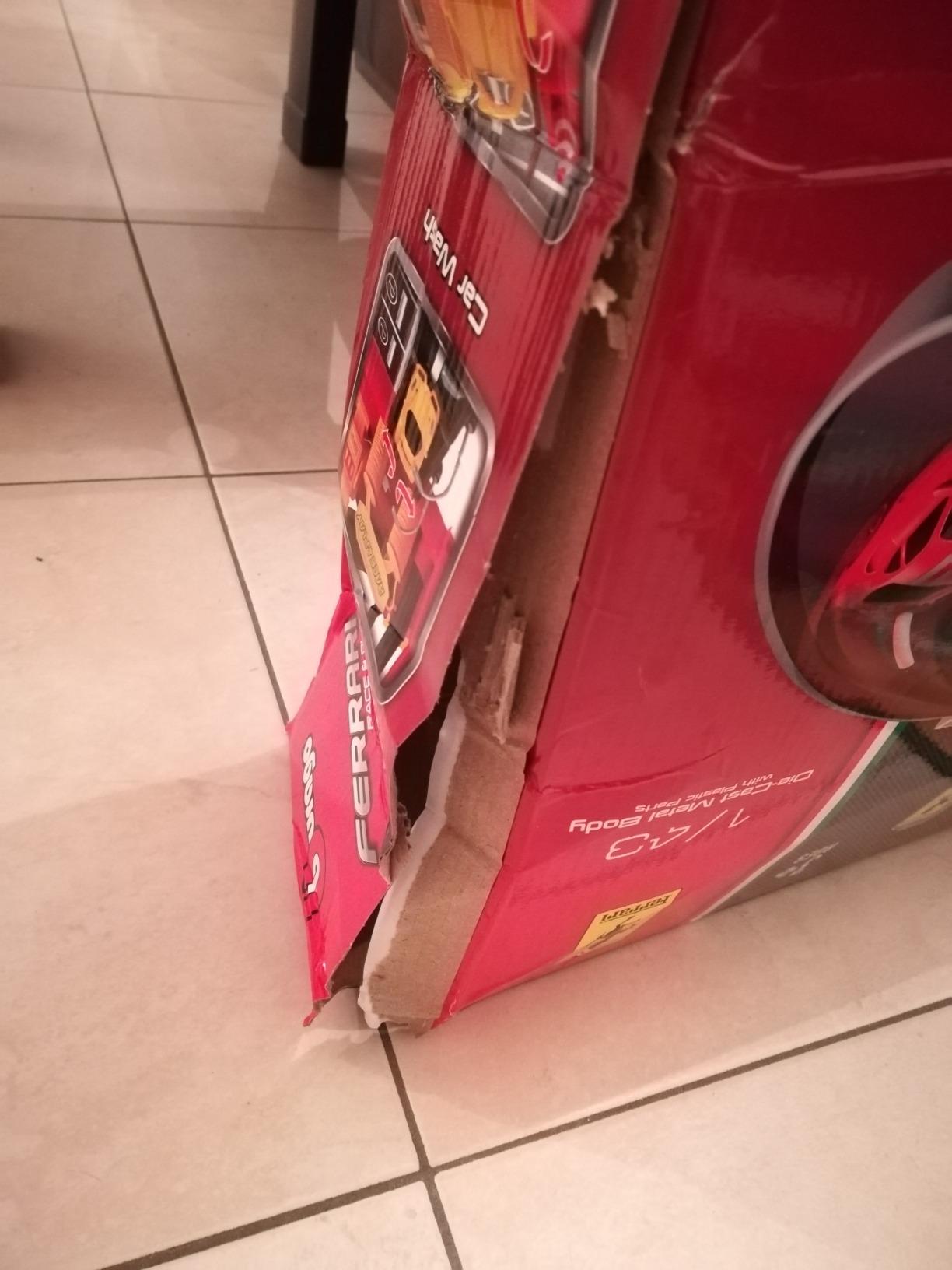 PARKING FERRARI 1:43, COMPRENANT 2 VOITURES