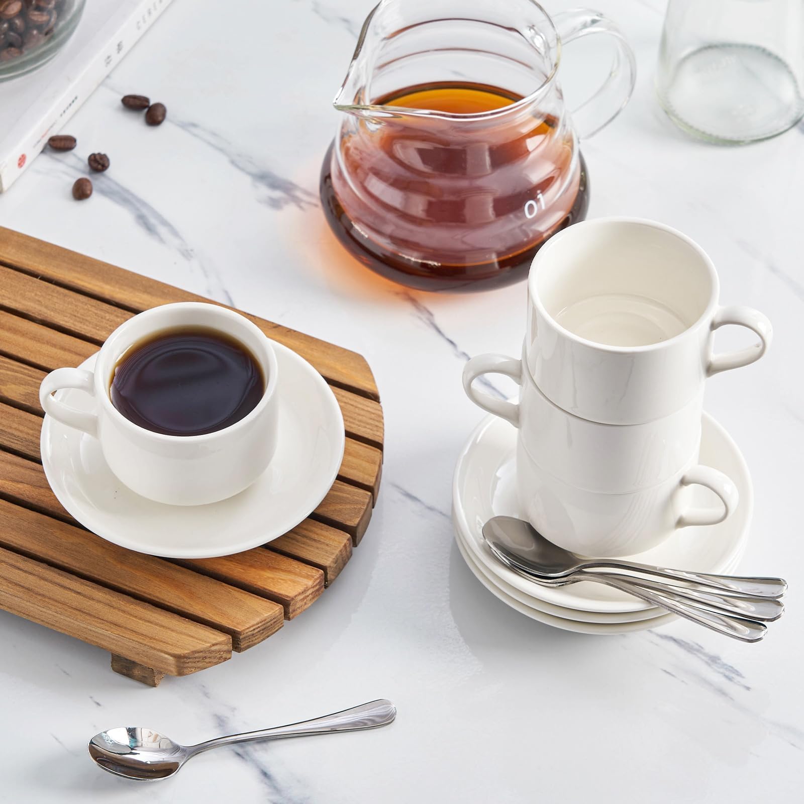 Stapelbare Espressotassen und Untertassen, Set mit Edelstahllöffeln für 4 Stück, 70 ml Keramik-Demitasse-Tassen, langlebige Porzellan-Kaffeetassen für heiße Getränke, Tee, Geschenke, Weiß
