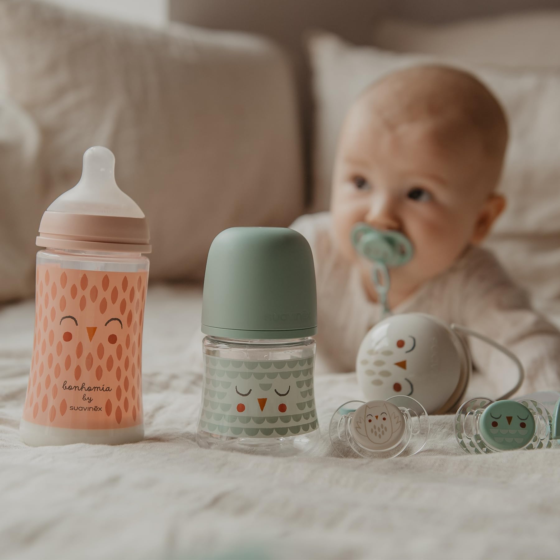 Suavinex, Confezione Biberon in Vetro da 240 ml. Biberon con tettarella simmetrica in silicone SX Pro flusso medio (M), anticoliche, per bambini +3 mesi, Bonhomia rosa, grigio