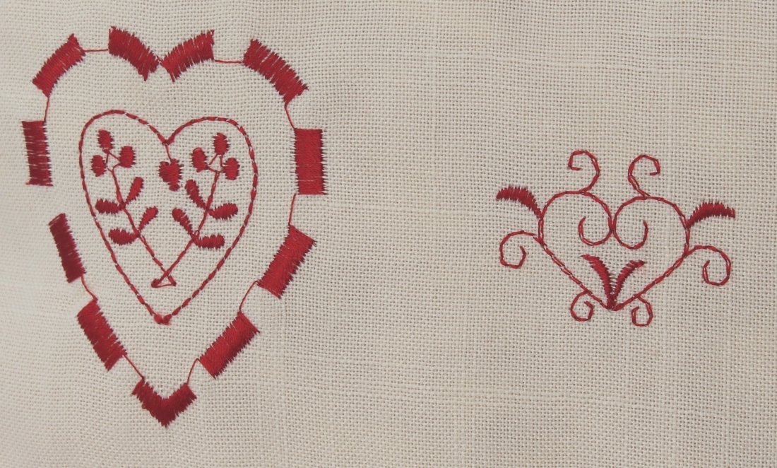 myZirbe Zirbenkissen rot kariert mit Herz Stickerei befüllt mit Zirbenflocken aus Zirbenholz Größe 40x40 cm