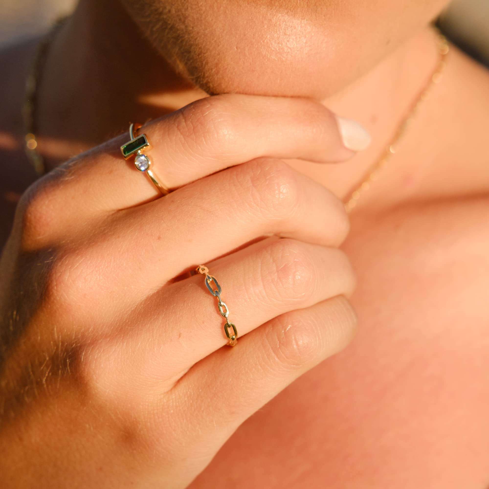 Anillo de eslabones simples chapado en oro de 18 quilates | Banda apilable minimalista para mujer, 18k, oro, latón, Zirconia cúbica 2