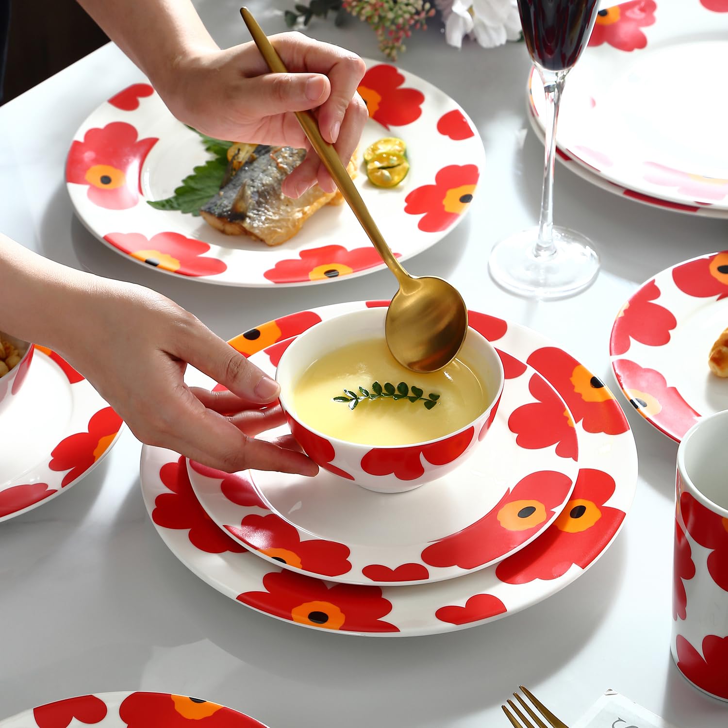 Loymokinar Round dinnerware Sets 16Piece Porcelain dish set (Red Floral)