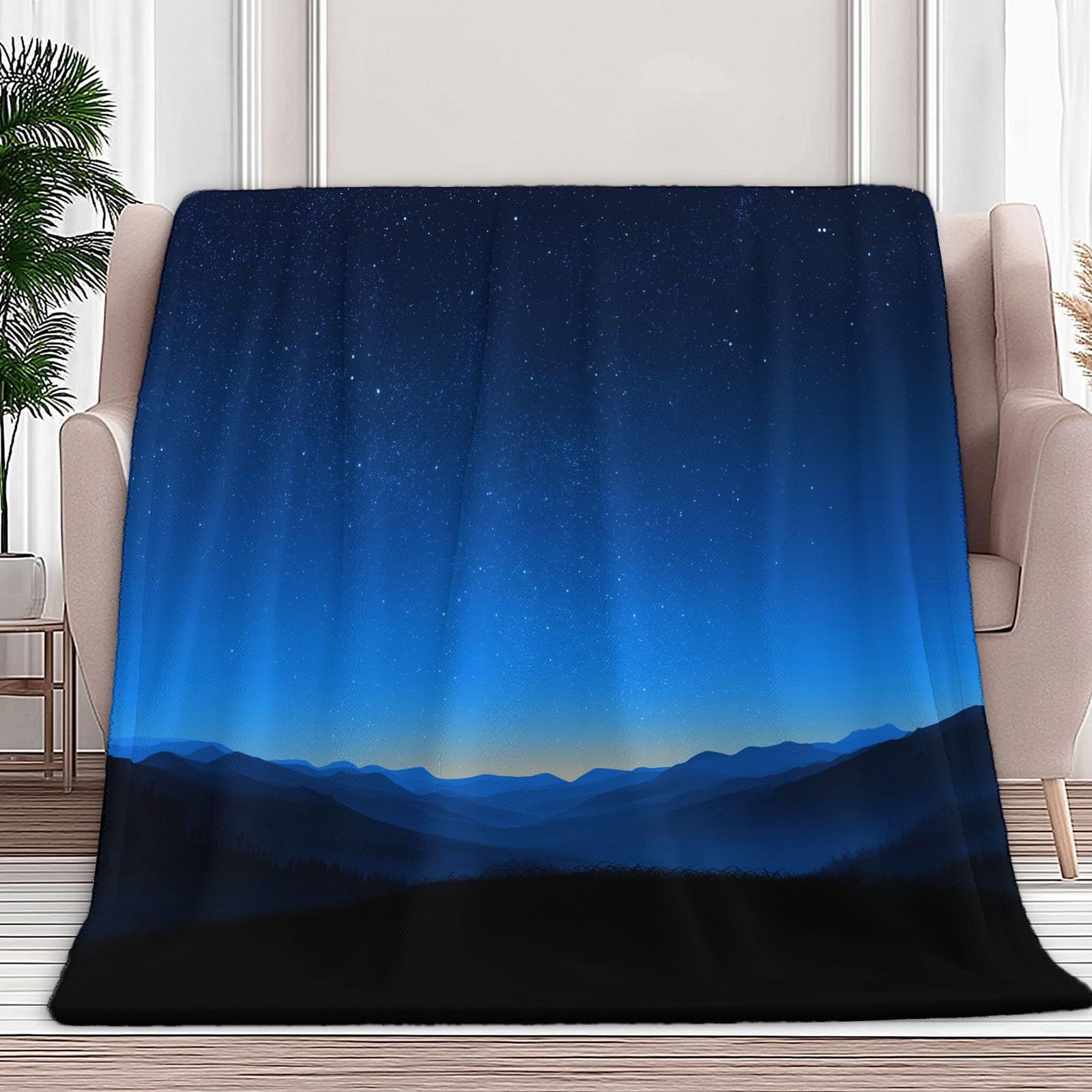 Couverture plaid polaire bleu nuit pour cocooner sur le canapé du salon