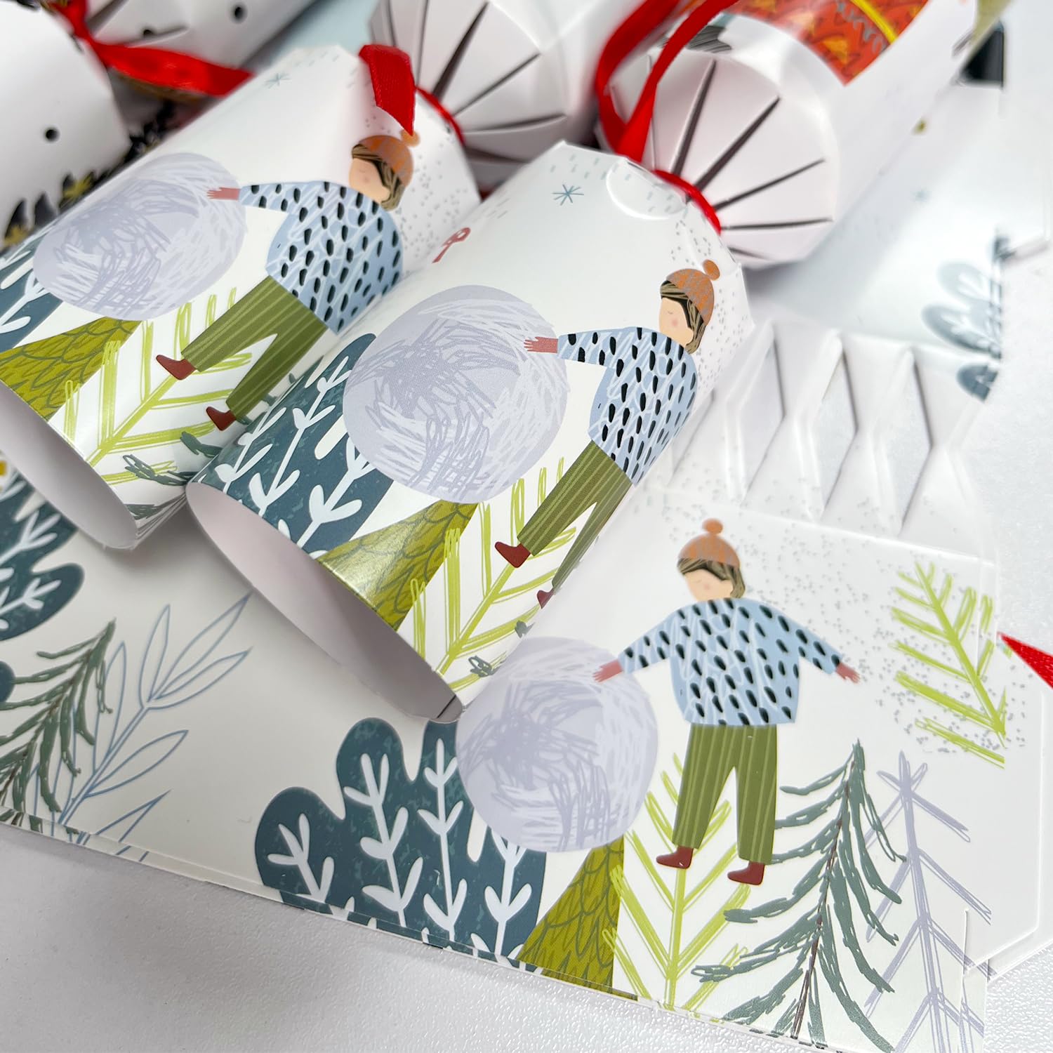 Volsha 10 Luxury Chritmas Crackers, 10 Hats 20 Strings Christmas Party Game DIY Cracker Festive Seasonal no Snap - Image 2