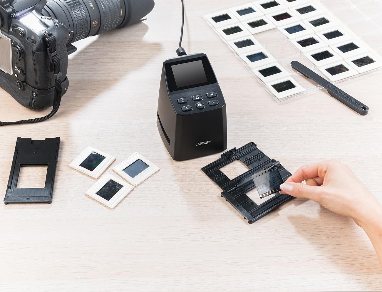 Somikon Diasscanner: Stand-Alone-Dia- und Negativ-Scanner mit 16-MP-Sensor, 4.920 DPI (Negative digitalisieren, Diaconverter, Foto)