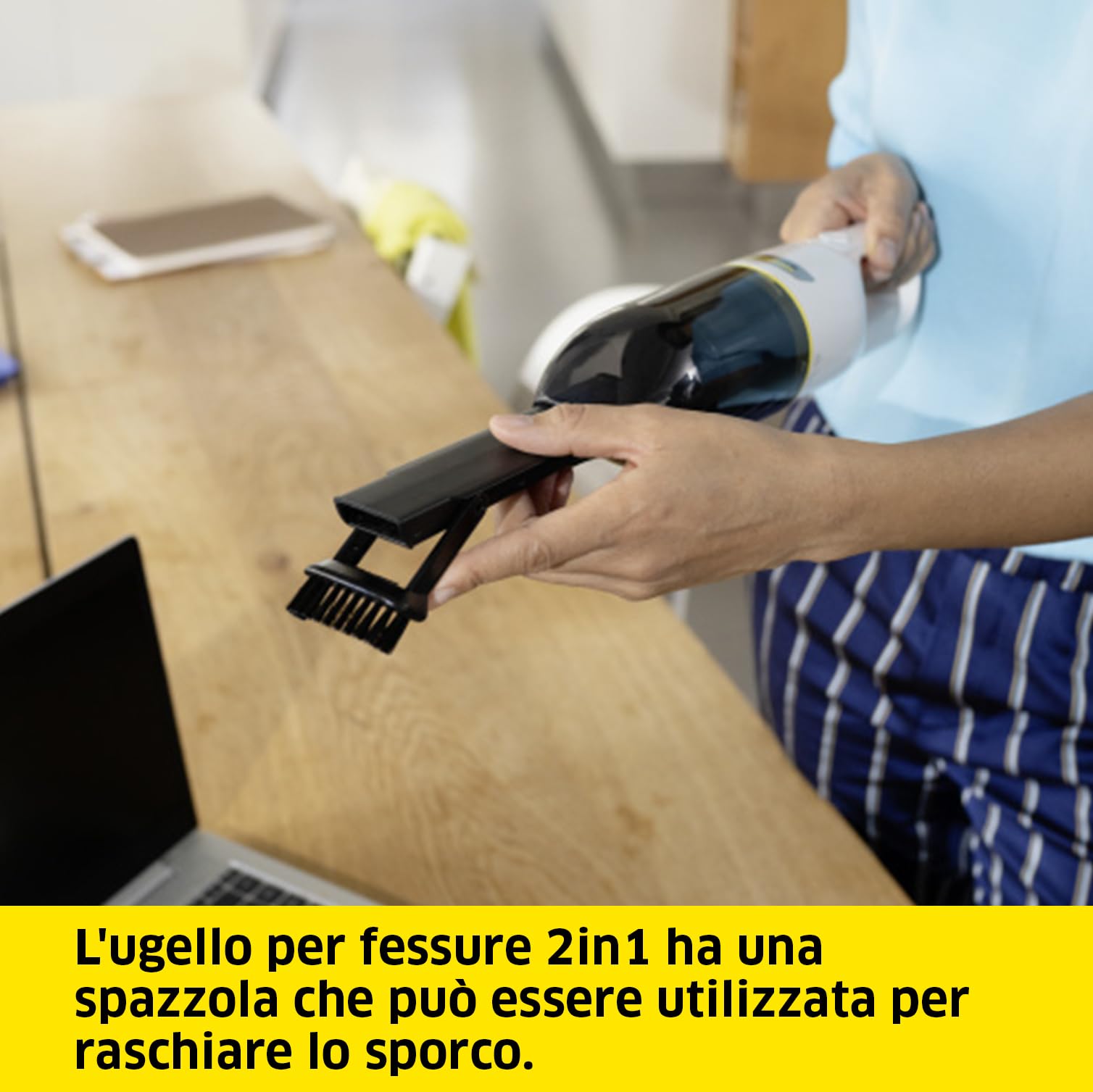 KÄRCHER Aspirabriciole a Batteria CVH 3 Plus, Compatto per un uso rapido in casa e in macchina, Capienza: 0,15l, Peso: 0,6kg, Batteria da 7,2 V, con stazione di ricarica USB e ugello per fessure 2in1