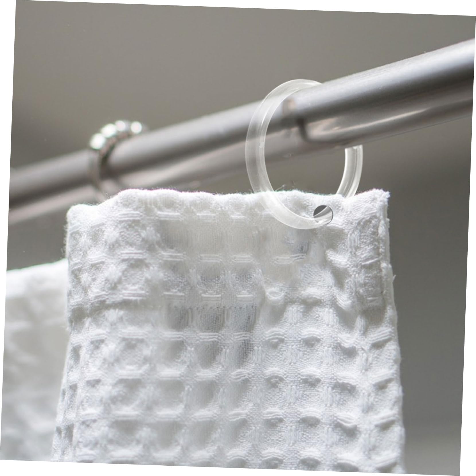 50 Pezzi Anelli Doccia in Plastica Trasparente Ganci Tondi Resistenti Chiusura Scatto Facile per Bastoni Tende da Bagno Supporto Robusto e Riutilizzabile
