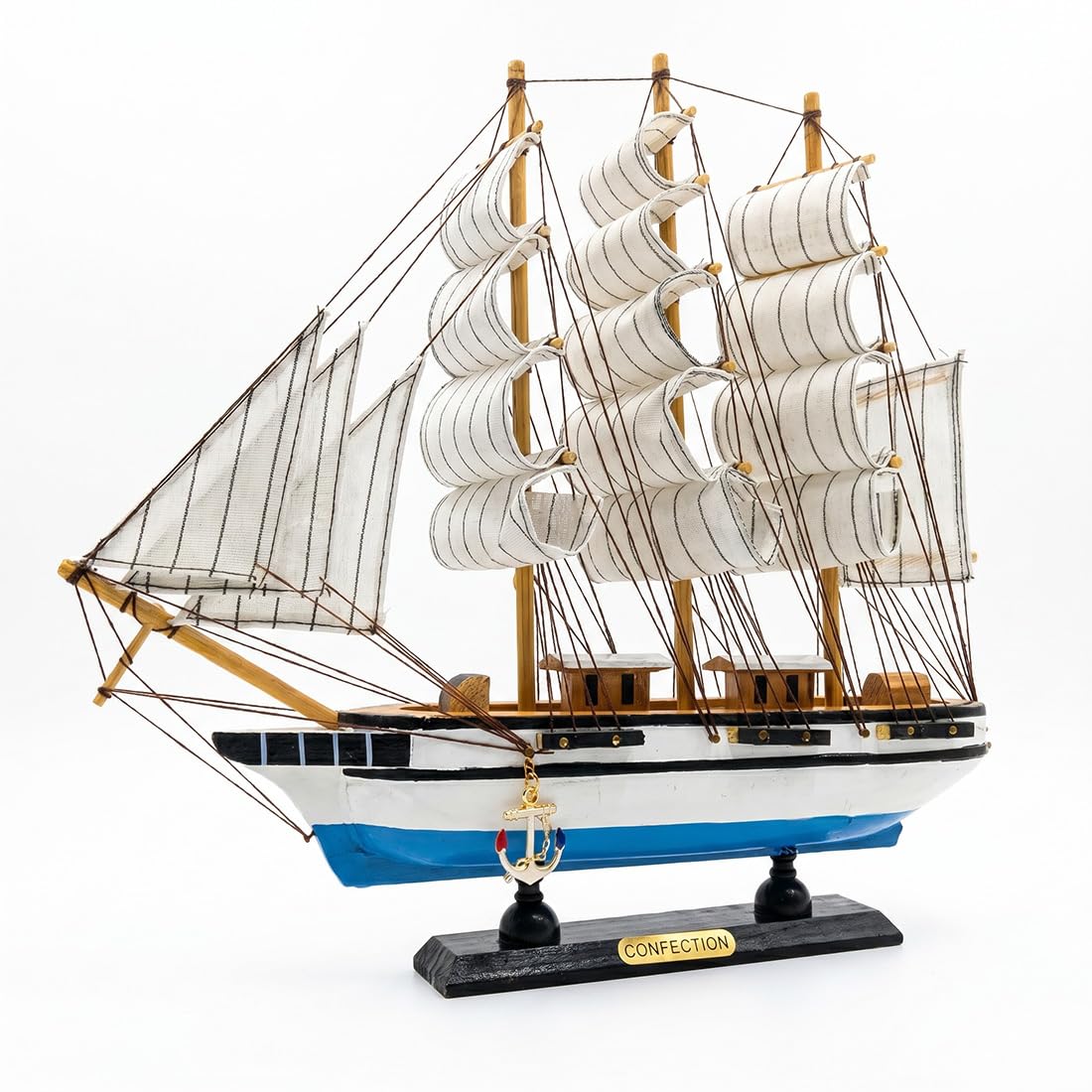 Bateau à voile en bois artisanal blanc de style bord de mer