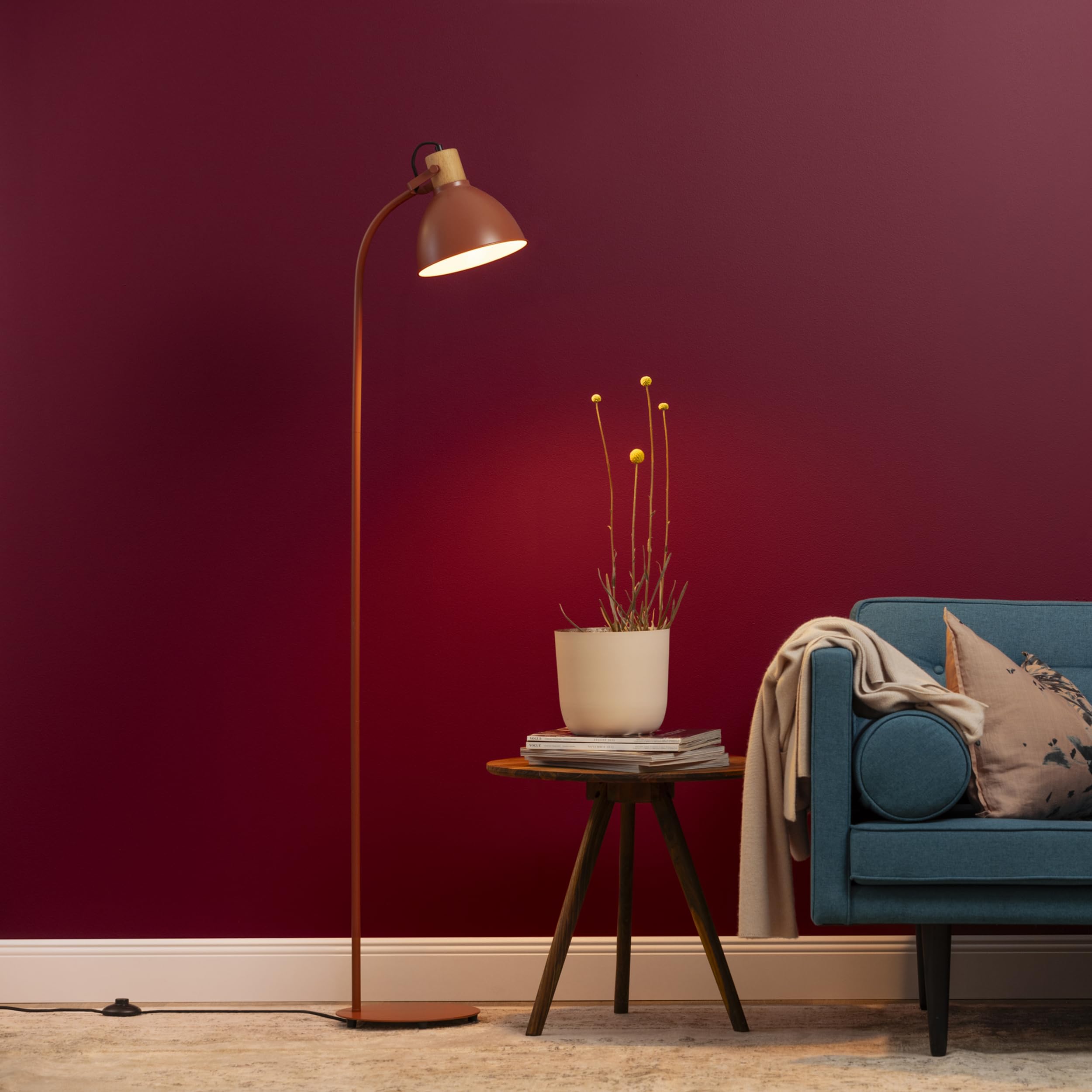 Lightbox Lámpara de lectura 1,5 m de altura | Lámpara de pie escandinava con cabezal orientable y práctico interruptor de pie | Casquillo E27 | De metal/madera de árbol de caucho en rojo/marrón