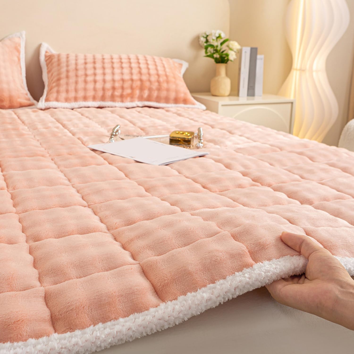 Queen Velvet Mattress Protector Mattress Cover with 4 Elastic Strap Thicken Warm Mattress Pad Cover Quilted Soft&Comfortable Mattress Topper Breathable for Dormitory,Pink,1.2 * 2M(Full)