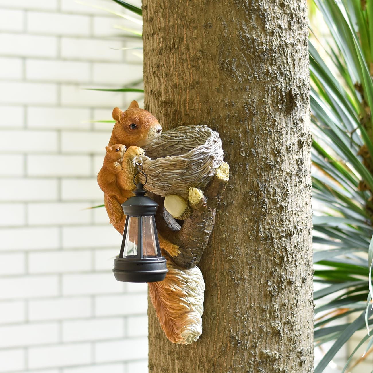 Solar Squirrel Family Decor Cute Mother & Baby Figurine with LED Light, Outdoor Weatherproof Resin Figurines Garden Tree Hugging Statue for Patio Lawn Yard Pathway Fence Cute Animal Lover Gift