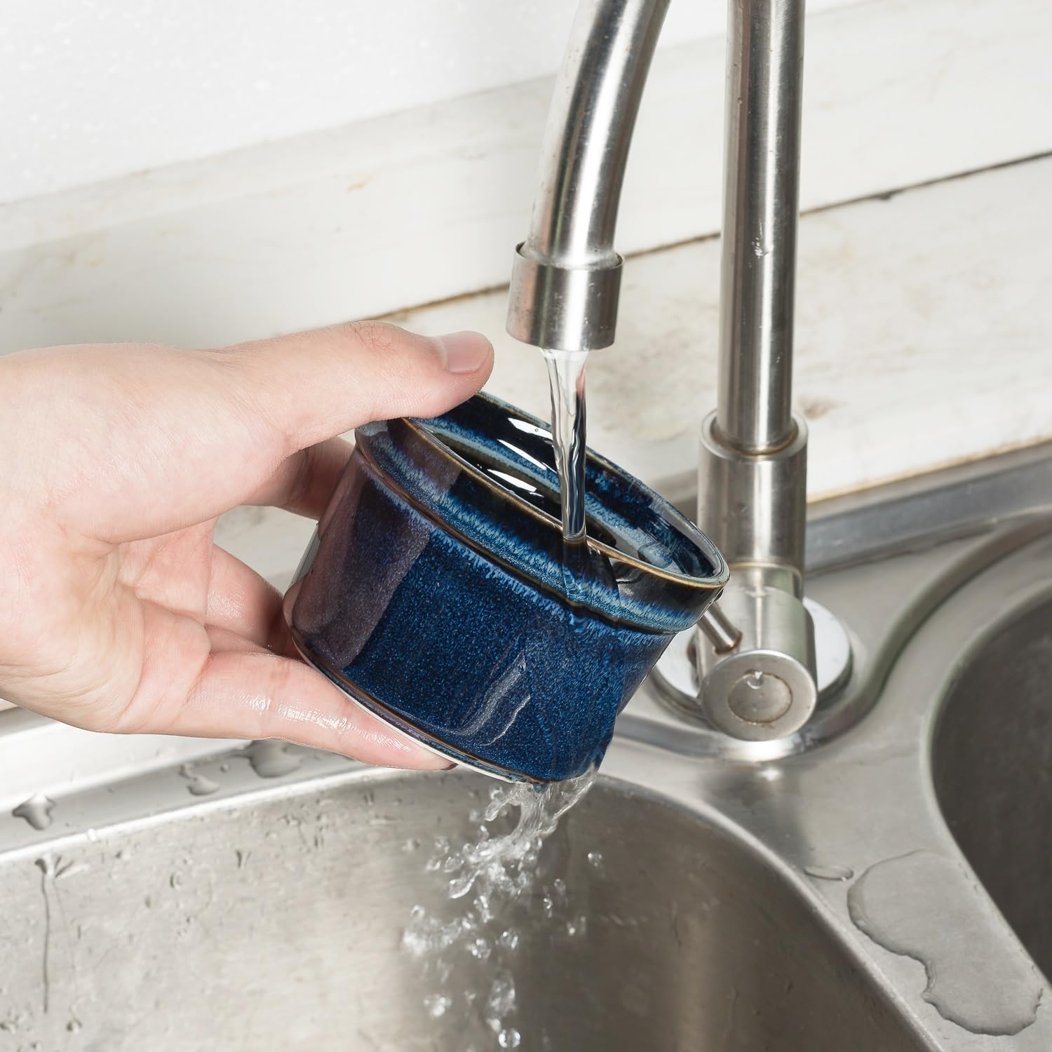 5.5 oz Ceramic Ramekins Set of 4, Reactive Glaze Porcelain Baking Dishes, Oven Safe Souffle Cups for Creme Brulee, Pudding, Dipping Sauces, Custard & Desserts - Royal Blue