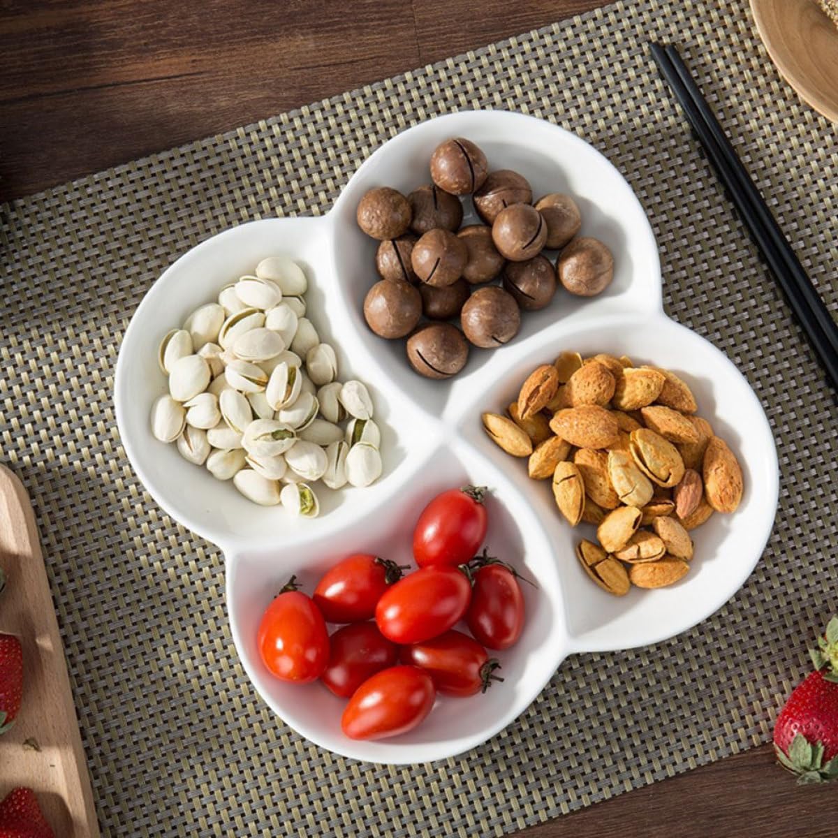 Hemobllo Plateau Repas en Céramique Compartimenté 4 Cases 22X22X3 CM Assiette à Manger Polyvalente Antidérapante Petit-Déjeuner Restaurants et Hôtels Réutilisable