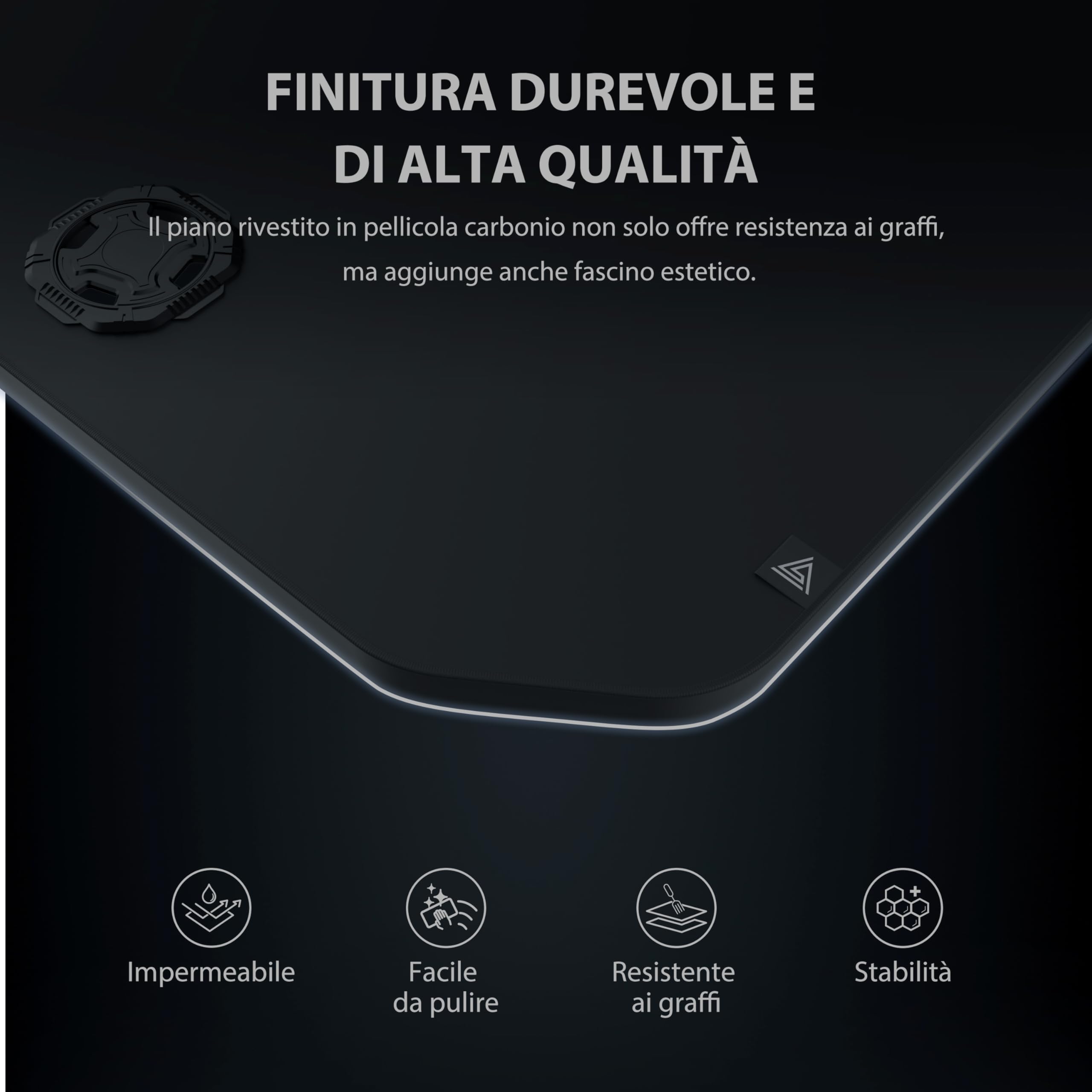 SENSE7 Scrivania Nomad Classic, tavolo gaming 140x60 con gancio per cuffie, porta bevande, supporto controller e superficie in fibra di carbonio, Ergonomico e ideale per il gaming