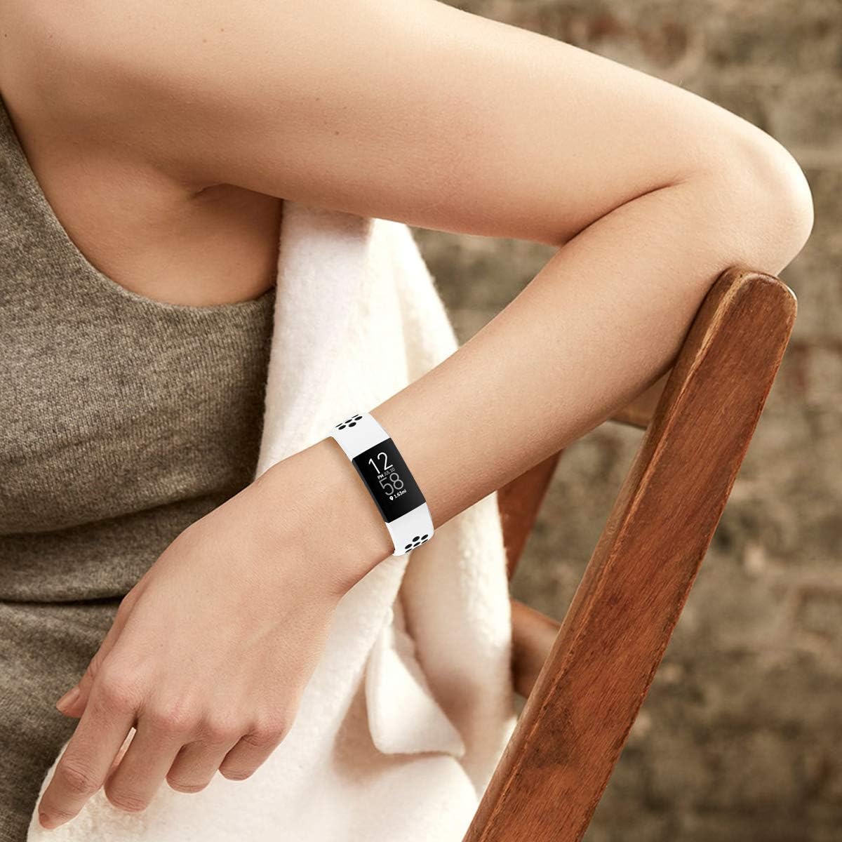Zebre Sport Bands Compatible with Fitbit Charge 4 / Charge 3, Soft Silicone Waterproof Breathable Watch Strap Replacement Wristband Accessories for Charge 4 Smartwatch